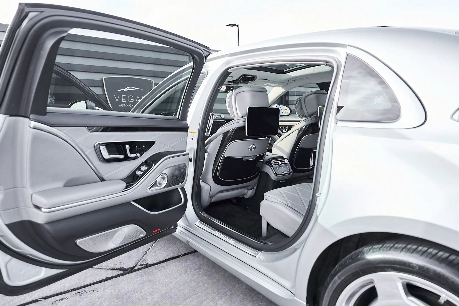 mph022_1615208249_Used_2021_Mercedes_Benz_S_Class_Maybach_S_580_1771643099_3a125ee2d8