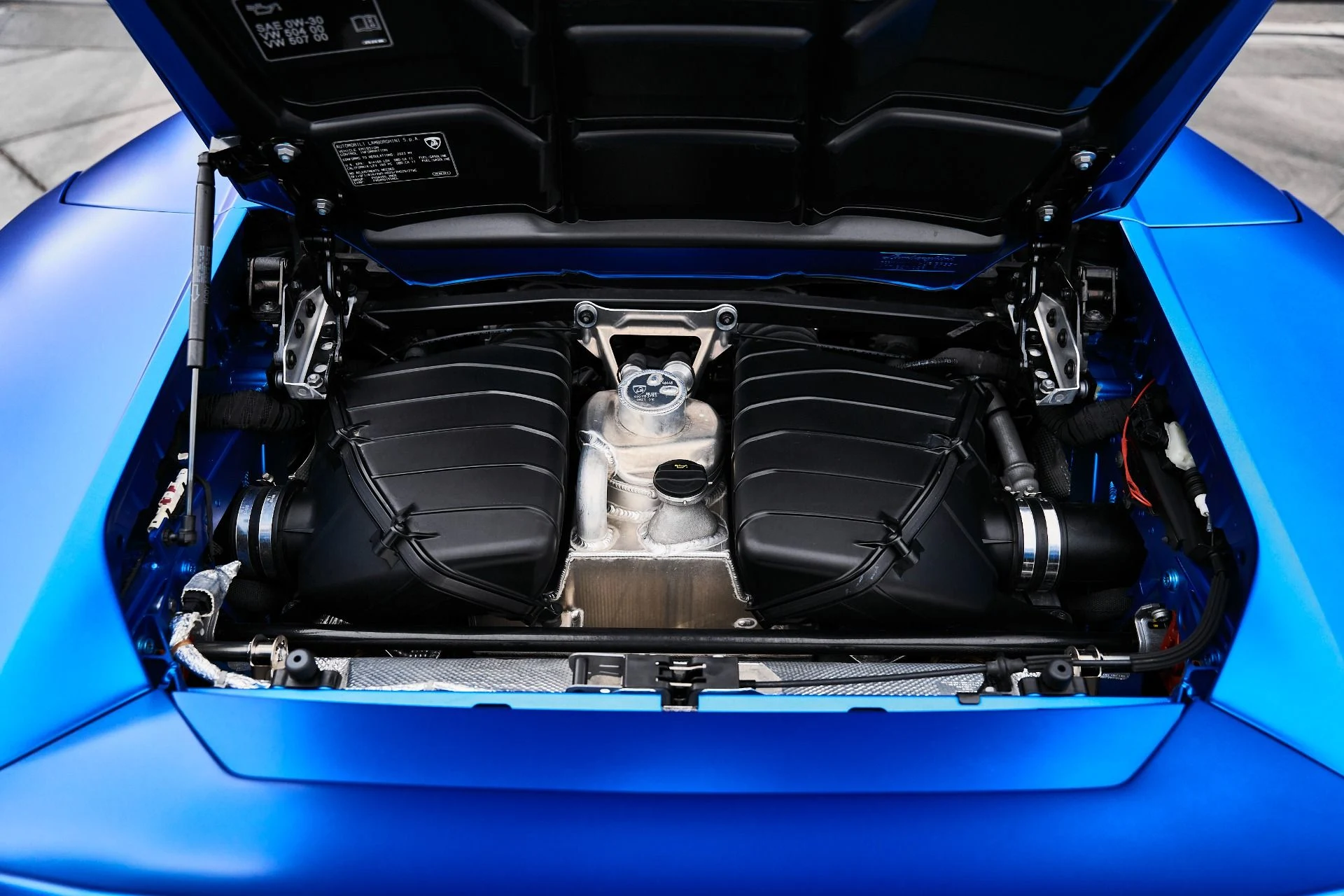 mph022_161707319_Used_2023_Lamborghini_Huracan_EVO_Base_1775006636_4e9aab212f