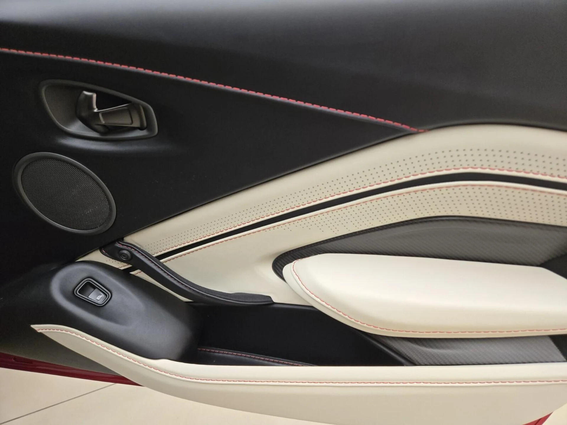 mph022_1620729138_Used_2023_Aston_Martin_Vantage_1784266994_98c289711a