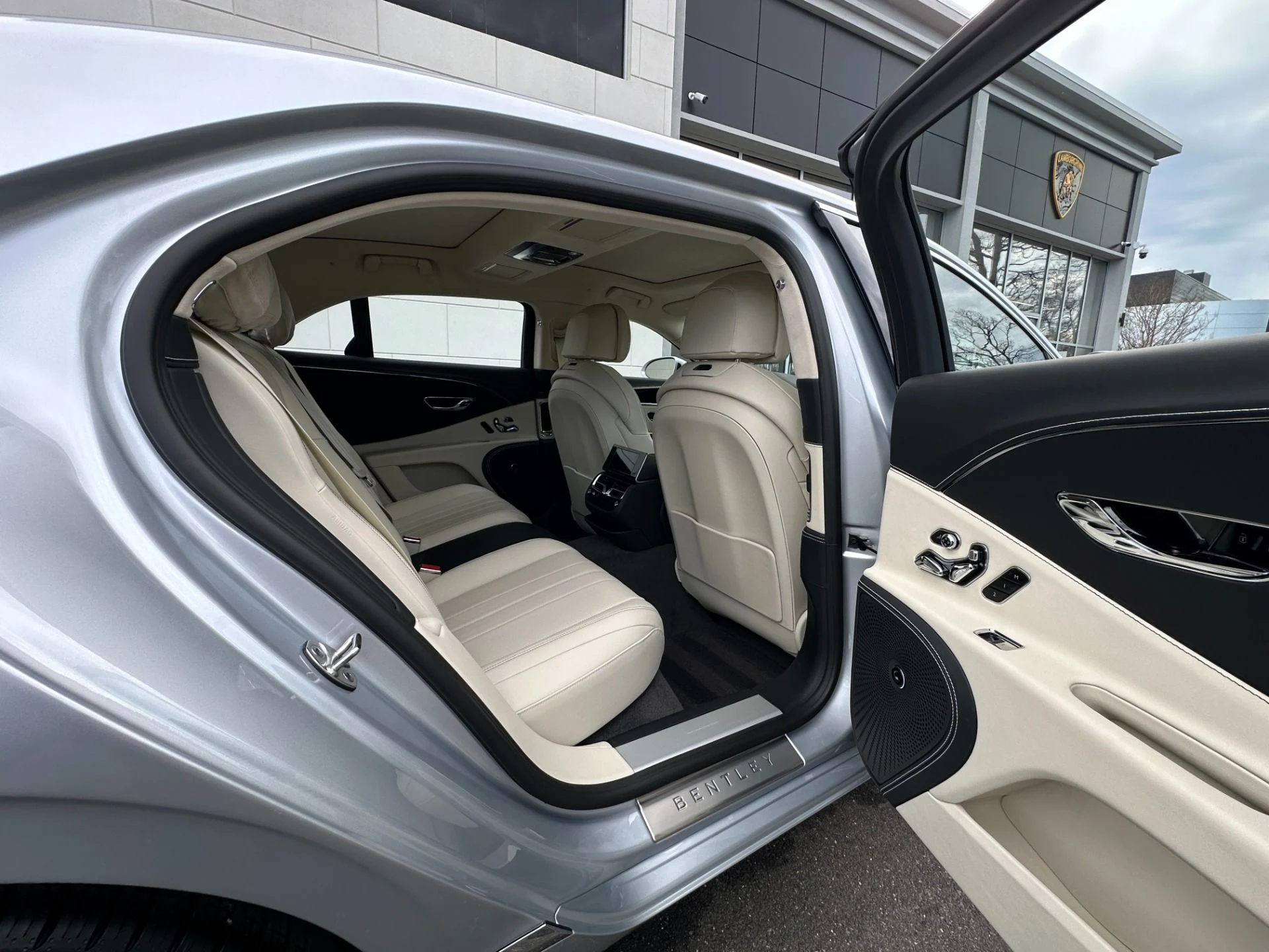 mph022_1621688393_Used_2026_Bentley_Flying_Spur_1784742207_b499b5109d