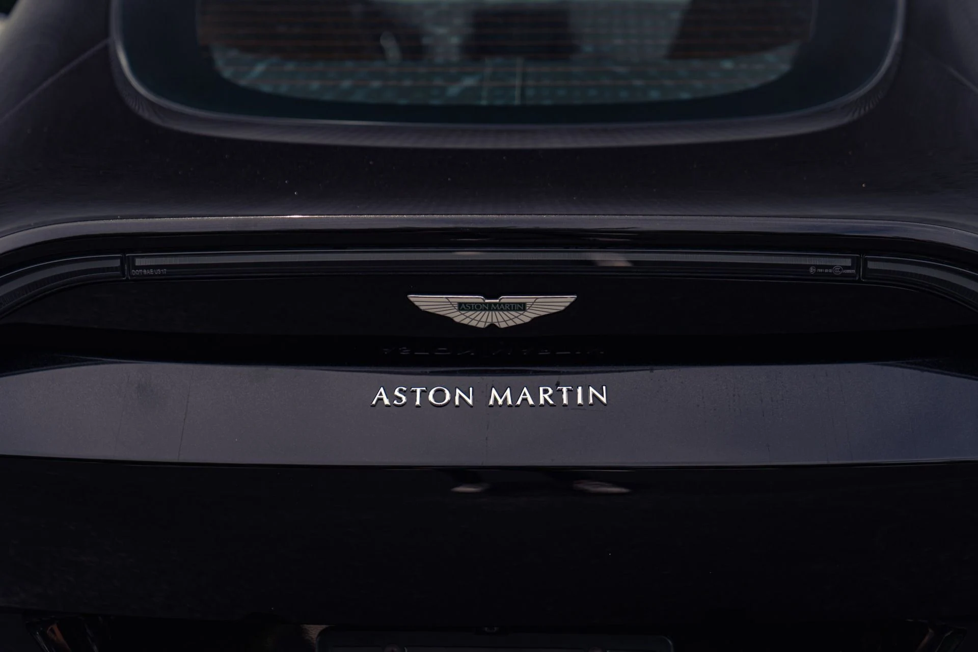 mph022_162333273_Used_2020_Aston_Martin_Vantage_1786737751_81df9bc986