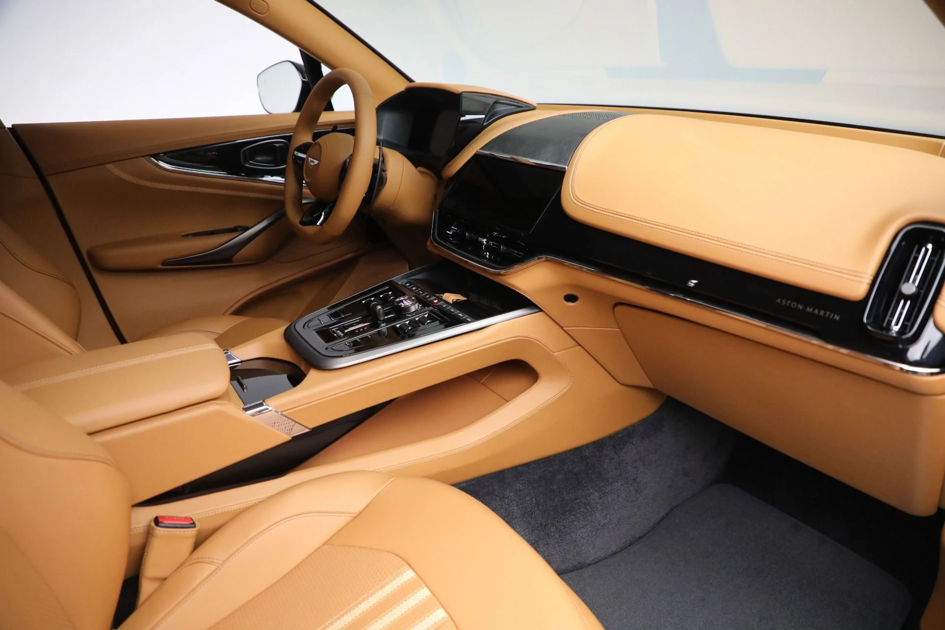 mph022_1631200849_New_2025_Aston_Martin_DBX_707_707_04318a6b70