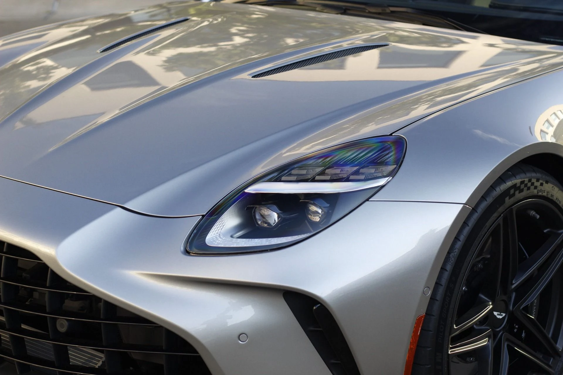 mph022_1633536526_Used_2025_Aston_Martin_Vantage_1788306660_dedb74cfd3