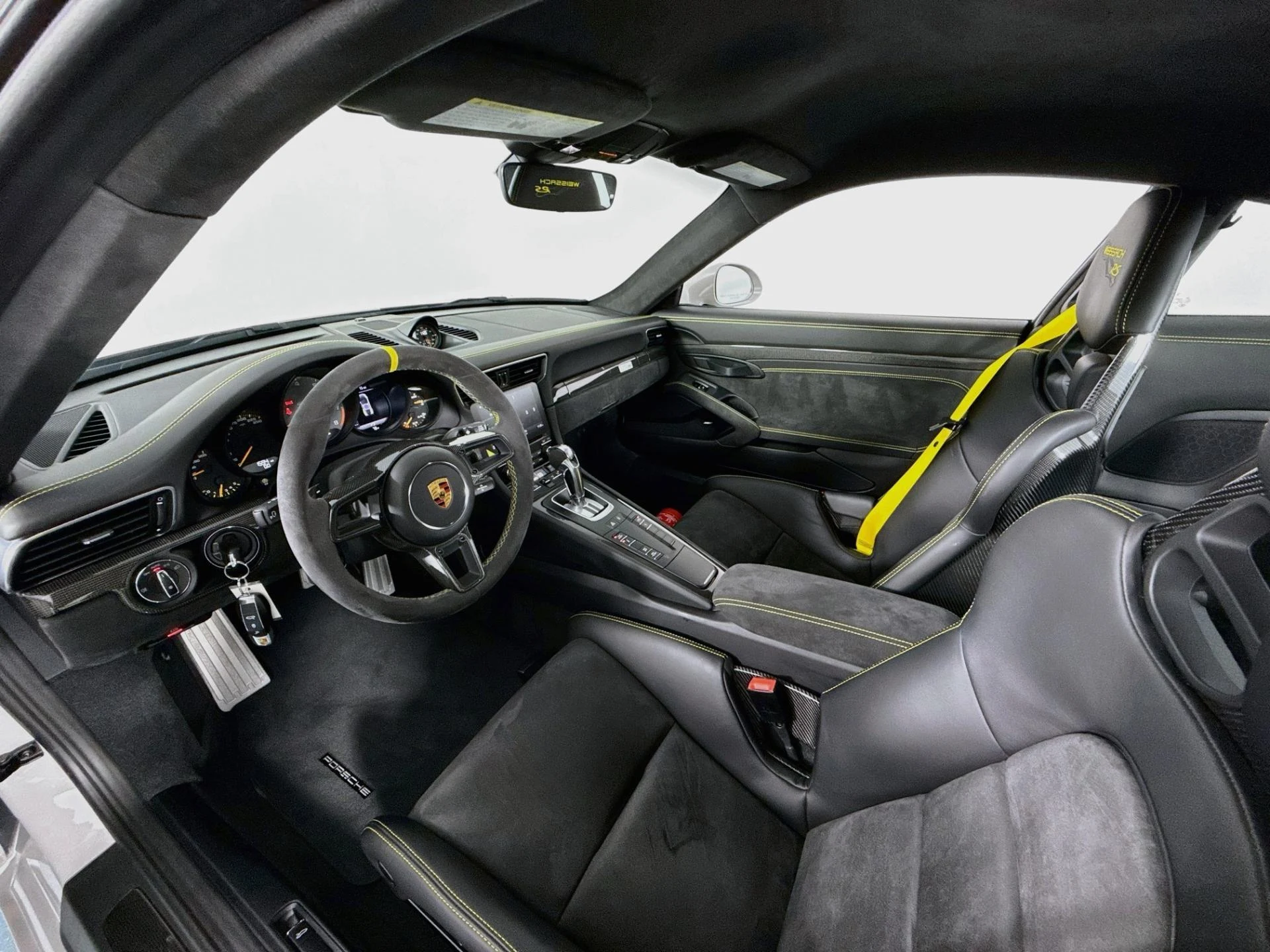 mph022_1644982890_Used_2018_Porsche_911_GT_2_RS_1790873165_60440df36d