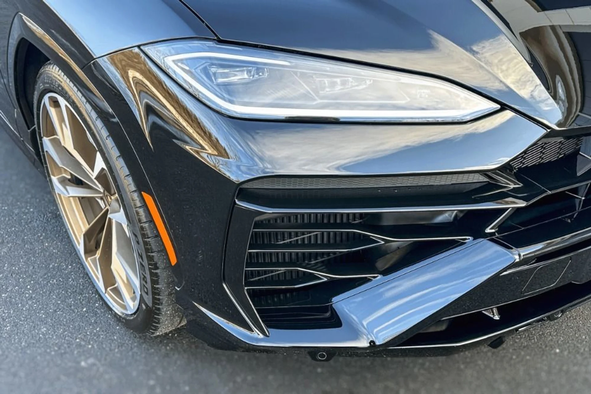 mph022_164989047_Used_2025_Lamborghini_Urus_SE_1770899583_e77d2dbb93