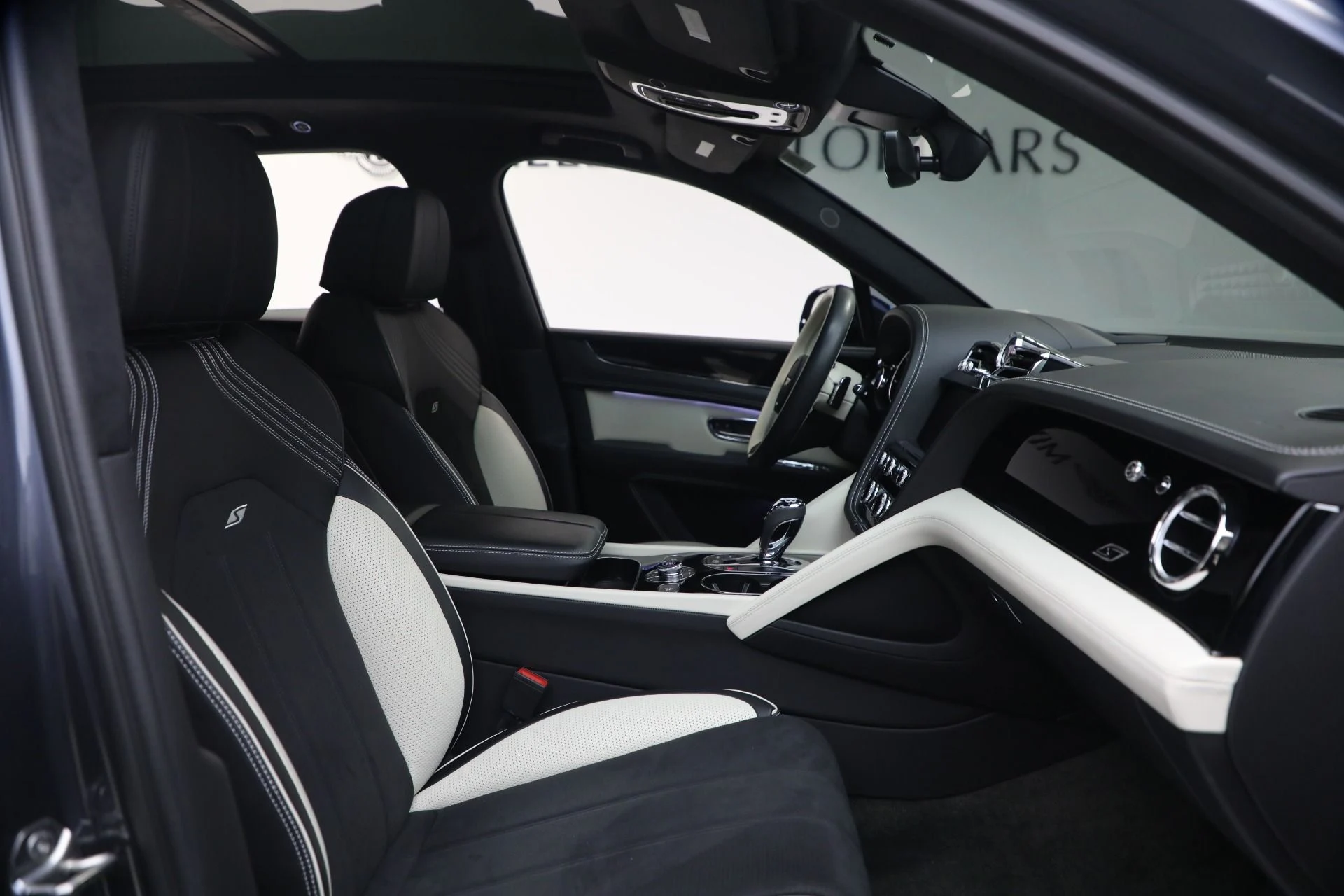 mph022_1651409941_Used_2023_Bentley_Bentayga_S_V8_1764971299_ab58e06b20