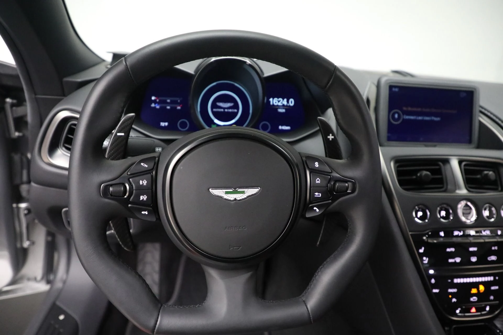 mph022_16671533_Used_2023_Aston_Martin_DBS_Superleggera_d03d8e52e6