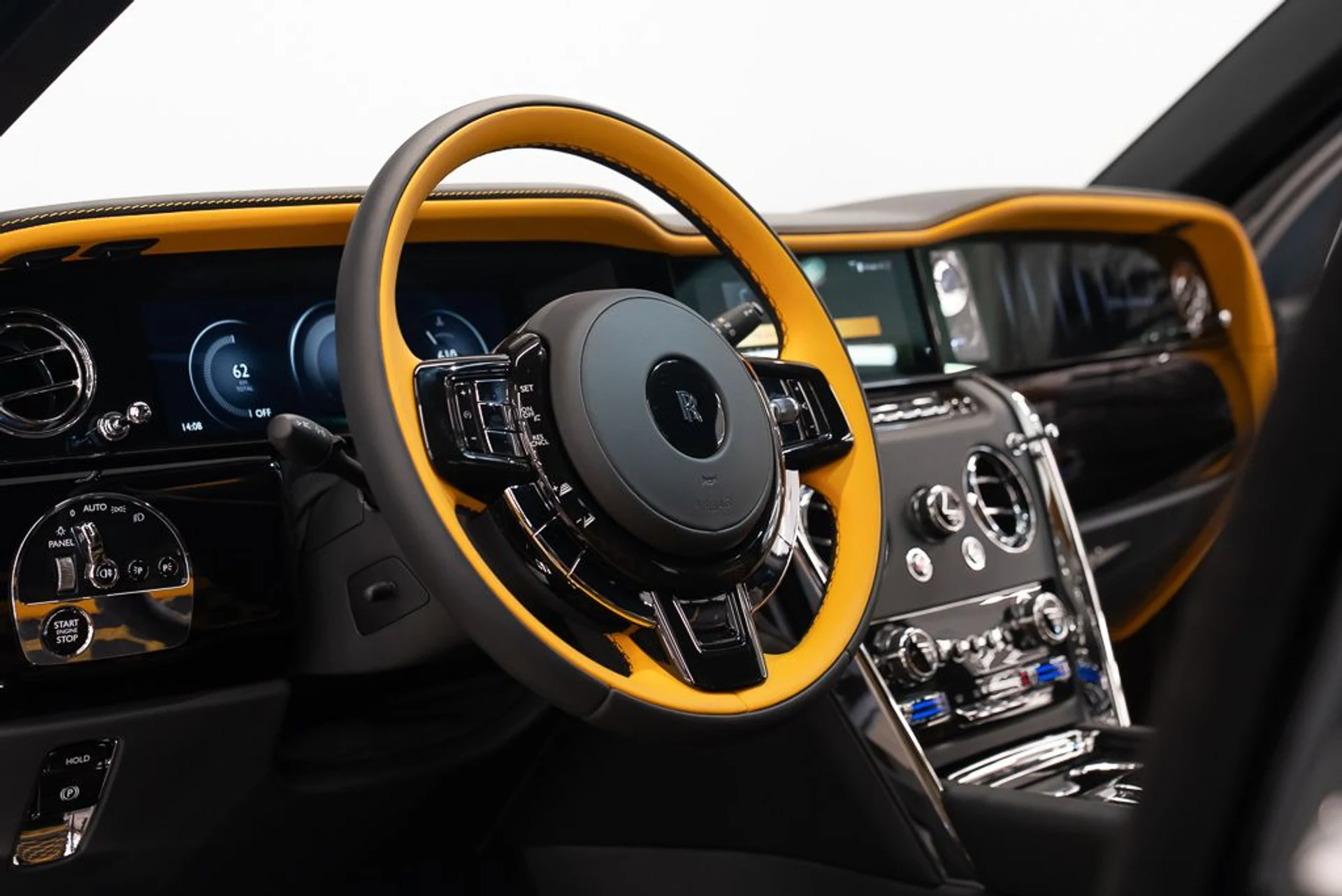 mph022_169381789_rolls_royce_cullinan_2025_1c50245253