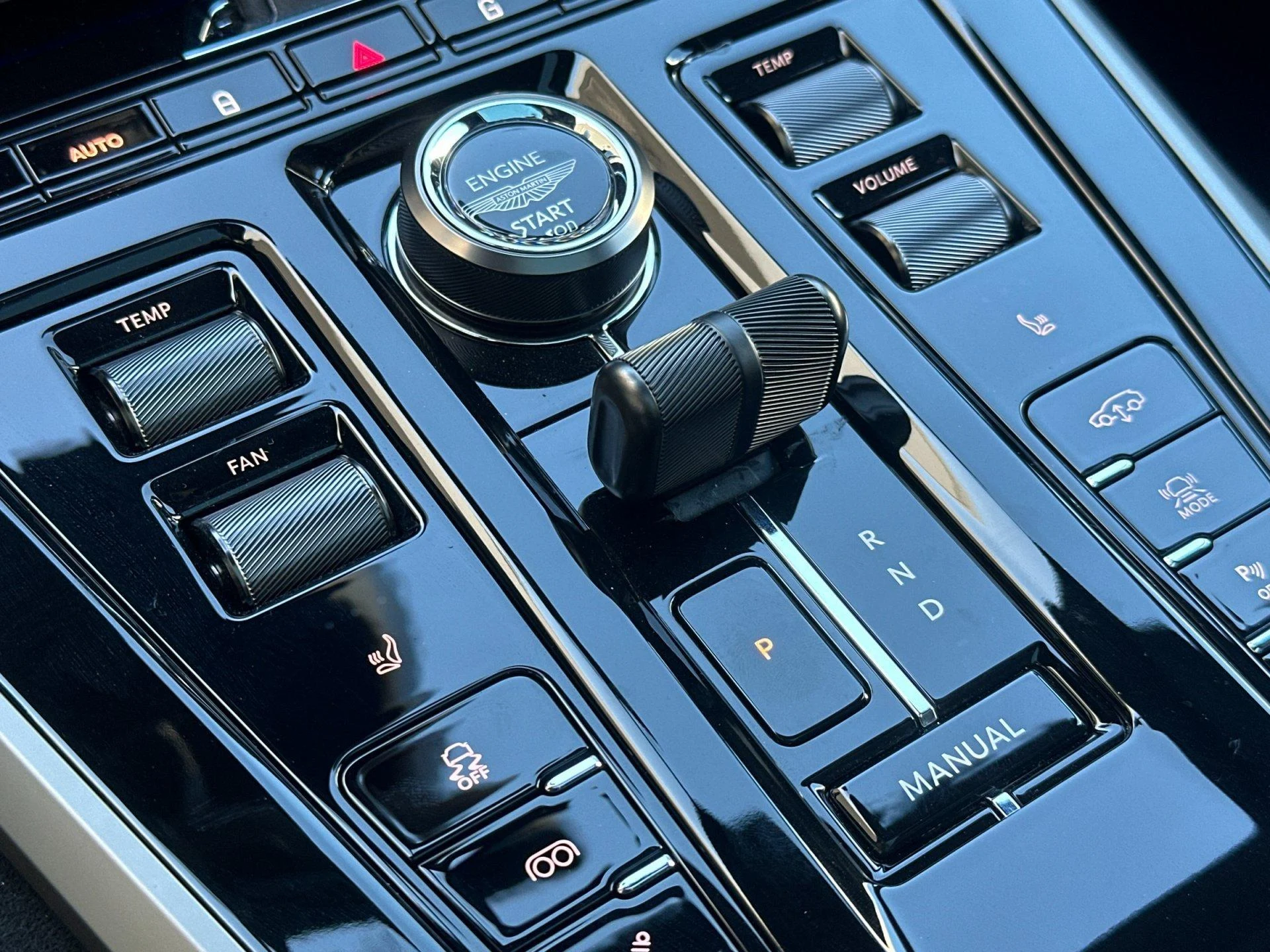 mph022_1699353854_New_2026_Aston_Martin_DBX_S_1790736475_00732cd892