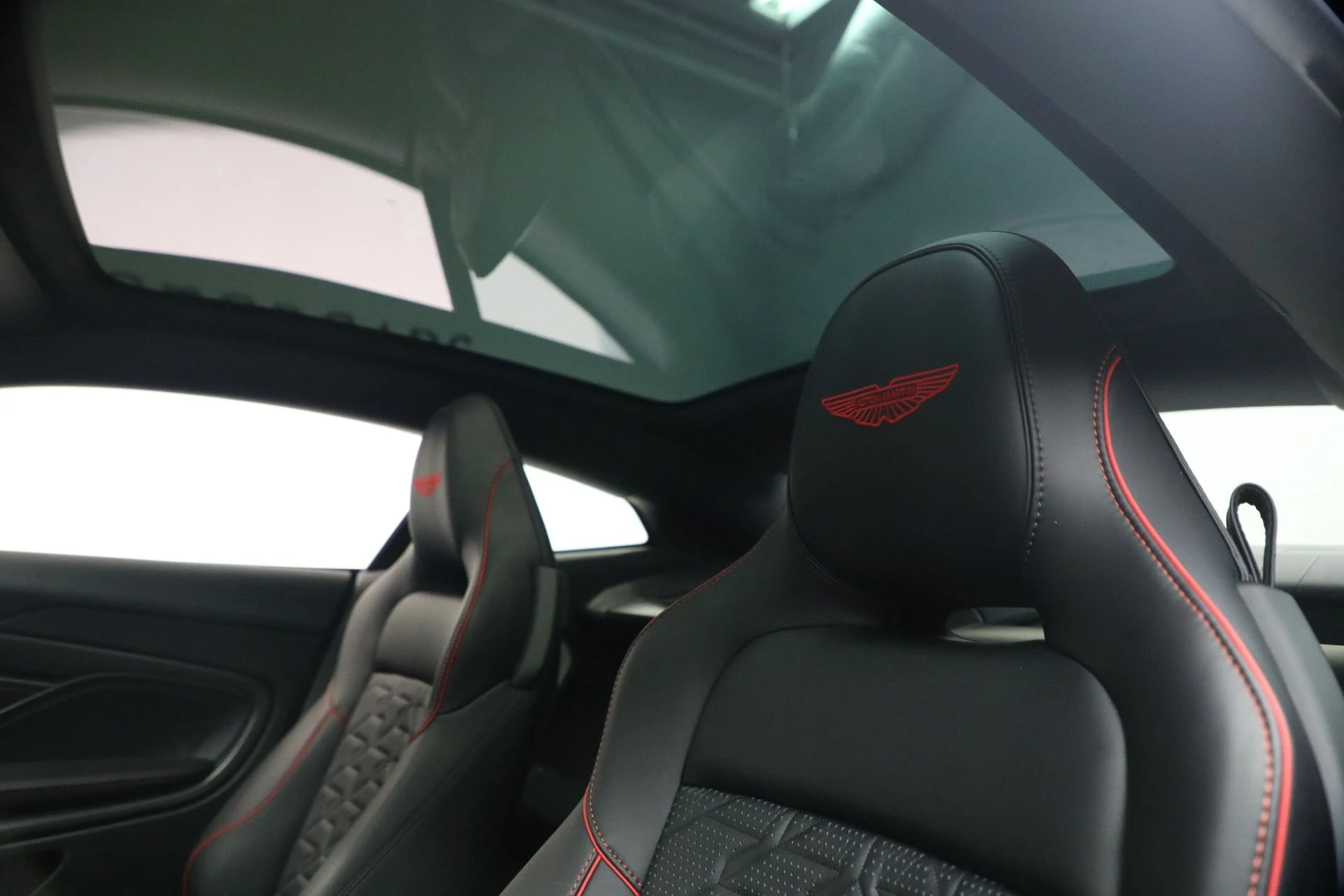 mph022_171418228_New_2026_Aston_Martin_Vanquish_1767630425_0edcdc3522