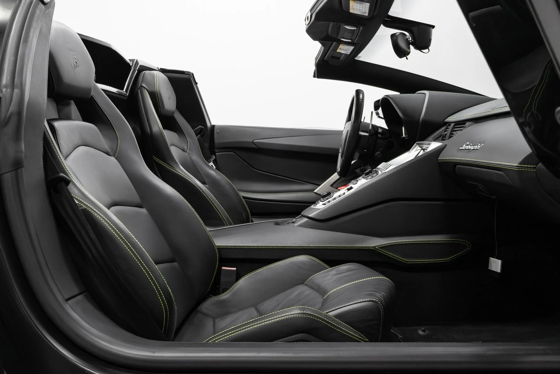 mph022_171739517_Used_2015_Lamborghini_Aventador_LP_700_4_1770952947_3b6c9d65e2