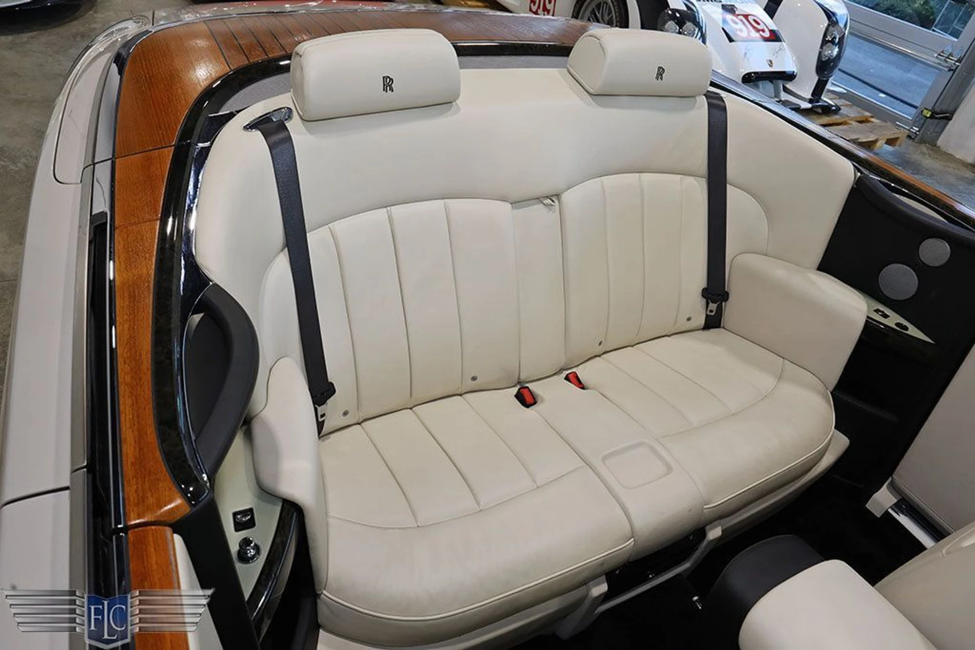 mph022_1718310783_used_2013_rolls_royce_phantom_drophead_coupe_9689_22223521_23_1024_4c74ba2644