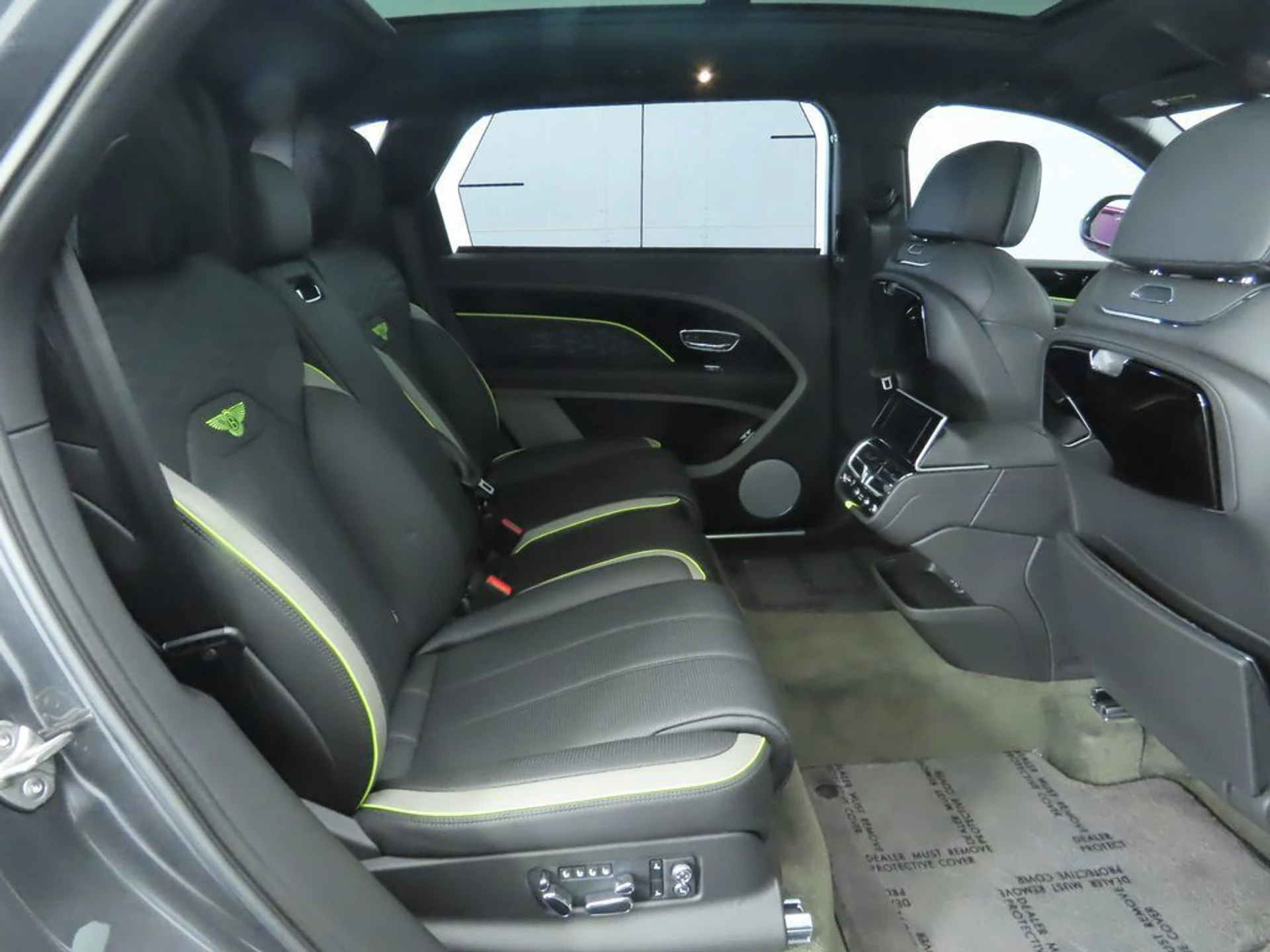 mph022_1723044052_used_2023_bentley_bentayga_ewb_azure_8119_22967334_23_1024_f6e2dfa134