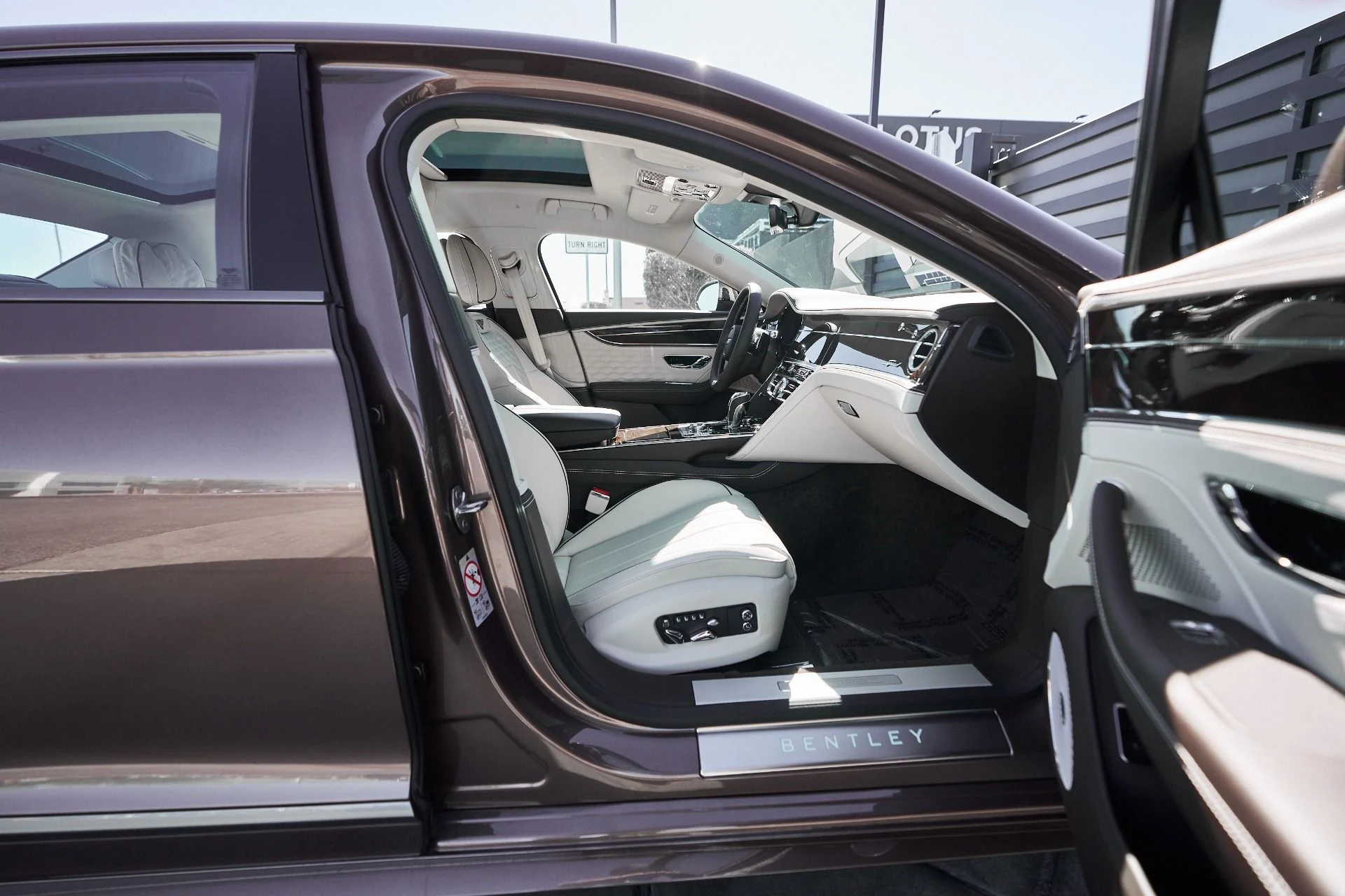 mph022_173435446_Used_2025_Bentley_Flying_Spur_Speed_1762569187_881b9bda0e