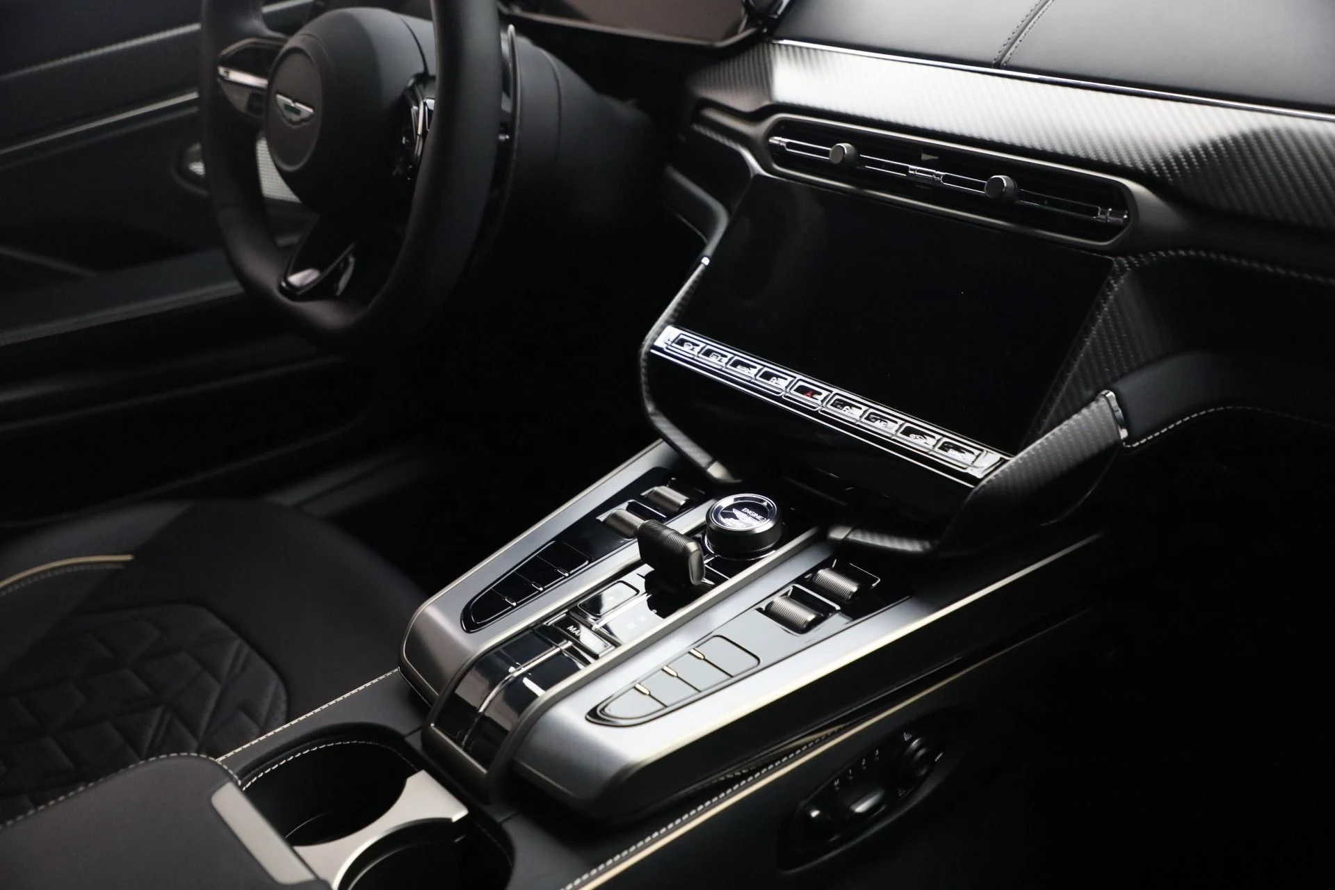 mph022_1734723895_Used_2025_Aston_Martin_Vanquish_1789418284_7c4886a918