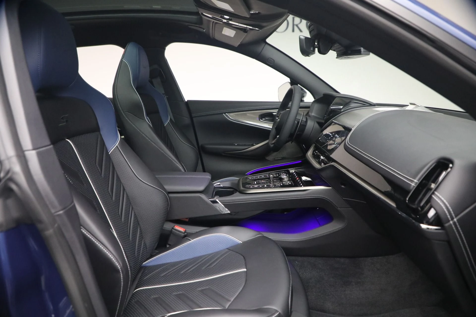 mph022_1735699864_New_2026_Aston_Martin_DBX_S_1779920374_aa1e9bd8fa