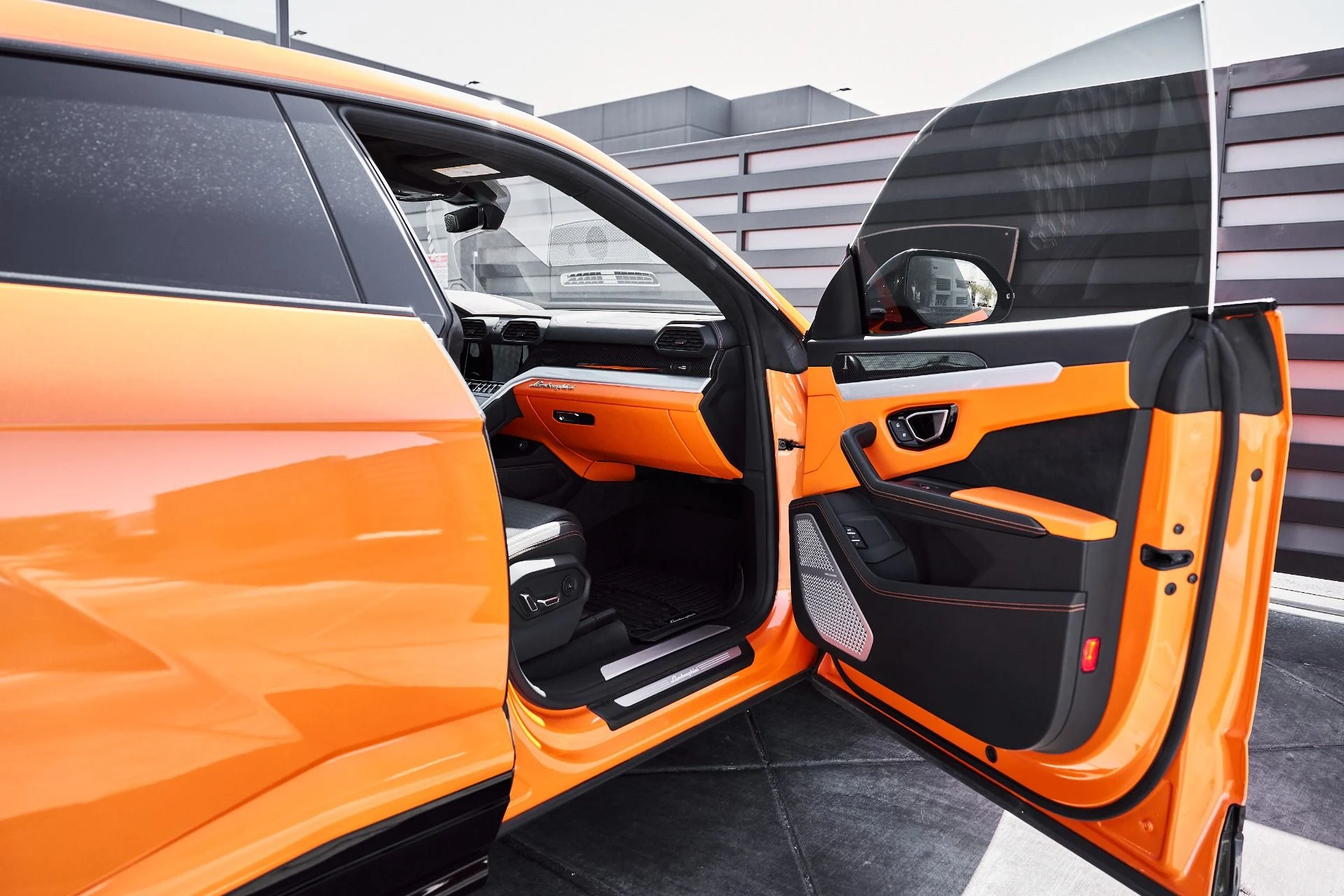mph022_1744834642_Used_2022_Lamborghini_Urus_1778204409_6480a8c90d