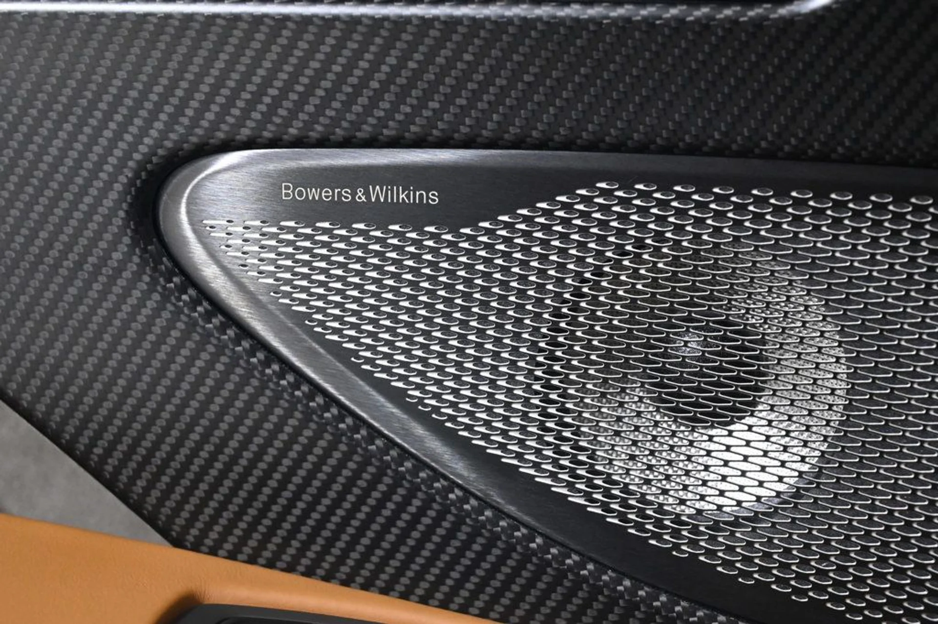 mph022_1746013281_used_2025_aston_martin_vanquish_v12_11350_22957360_22_1024_00484a0c86