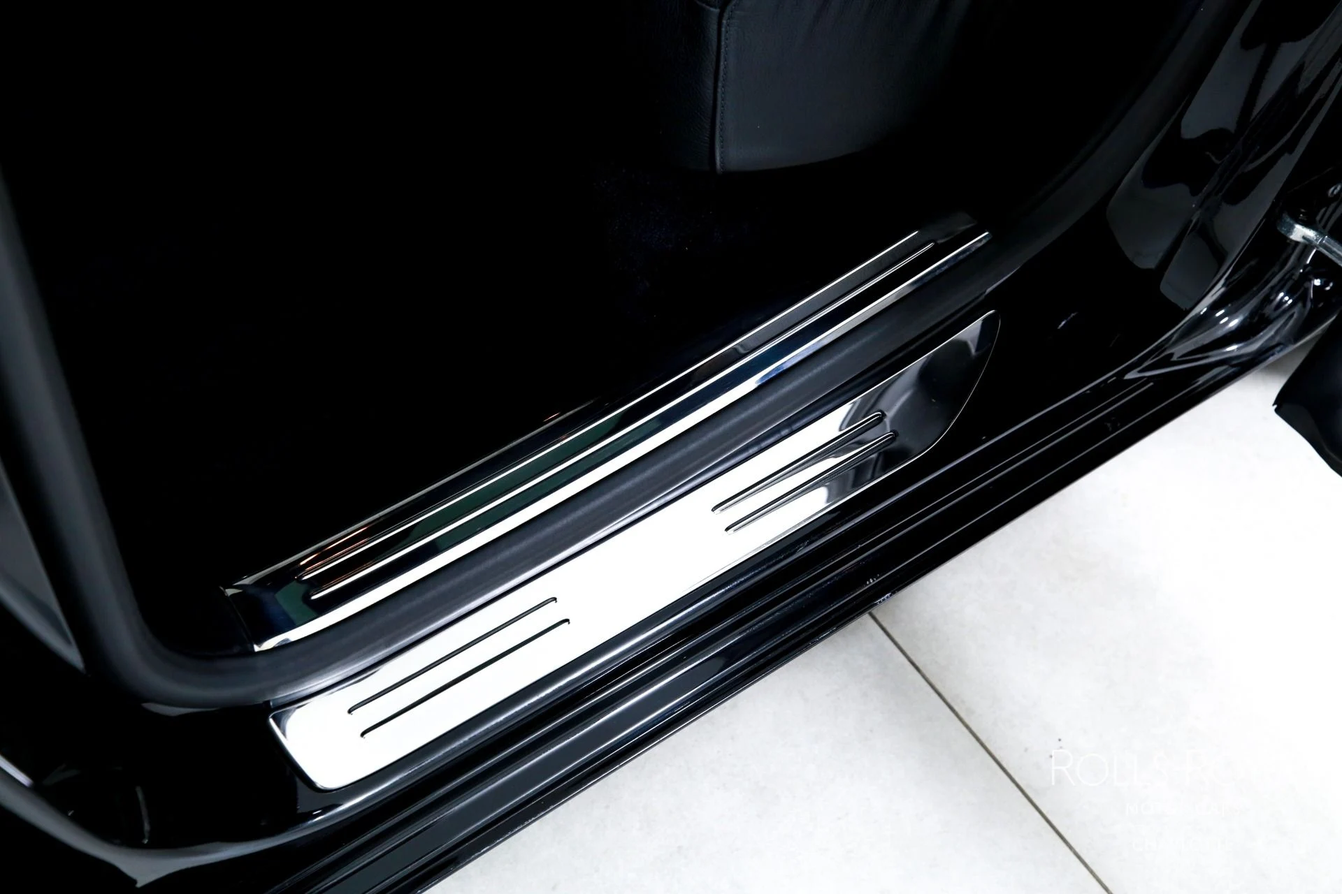 mph022_1757871748_Used_2011_Rolls_Royce_Ghost_1781189542_2a12257148