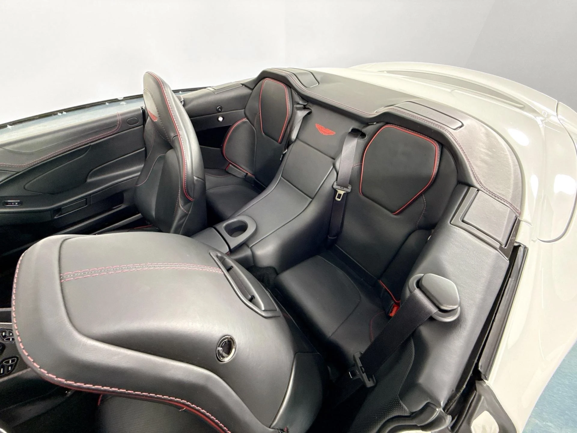 mph022_1761328943_Used_2015_Aston_Martin_Vanquish_Volante_1782334092_51f74e6ae7