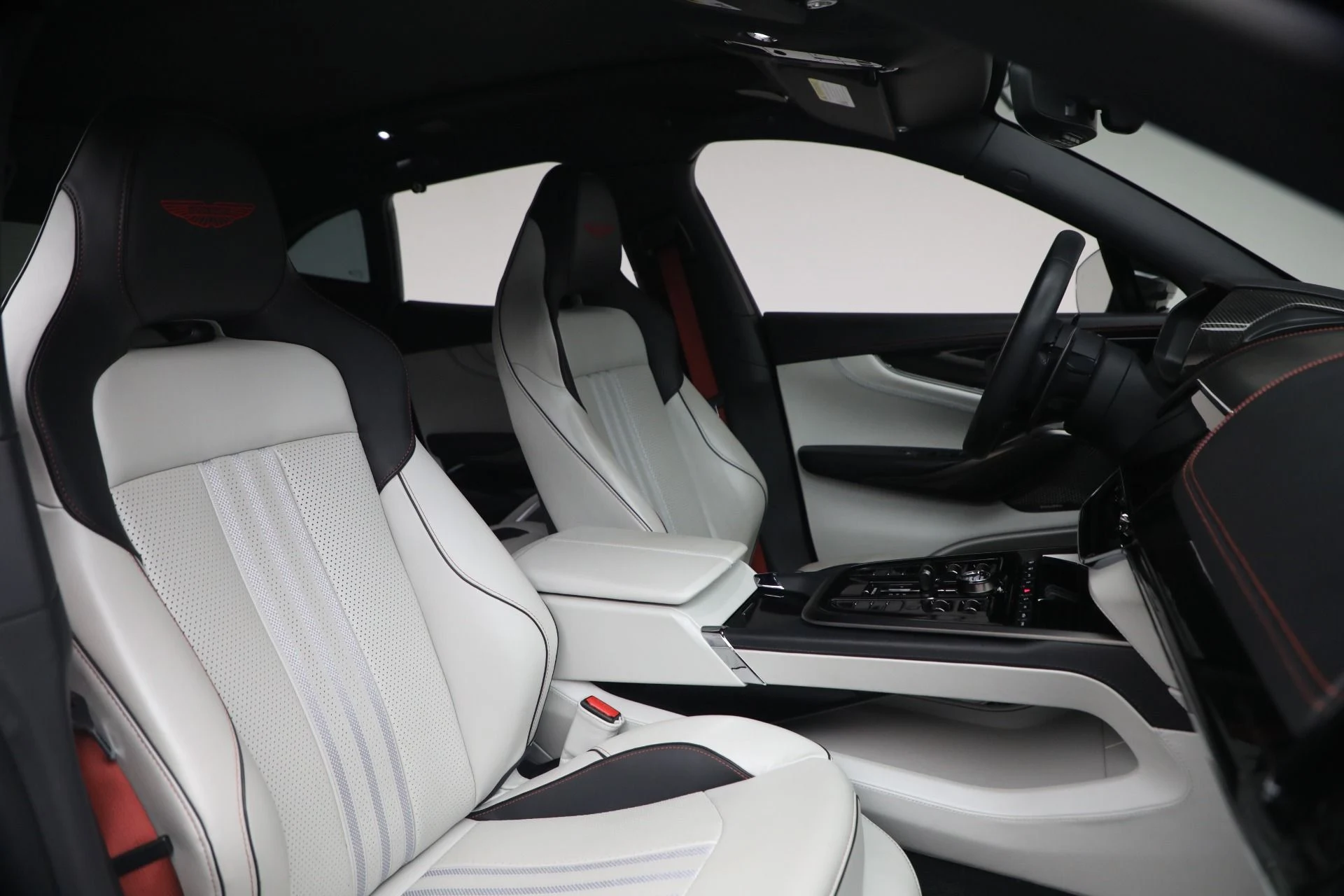 mph022_1775615532_Used_2025_Aston_Martin_DBX_707_1773871461_46e69b6e80