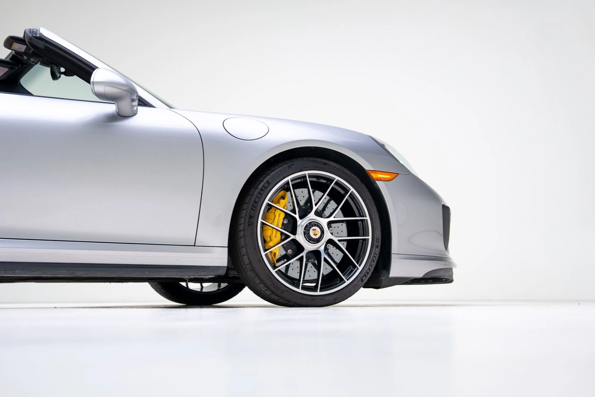 mph022_1783143911_Used_2018_Porsche_911_Turbo_S_1769029746_2ed9dbb331