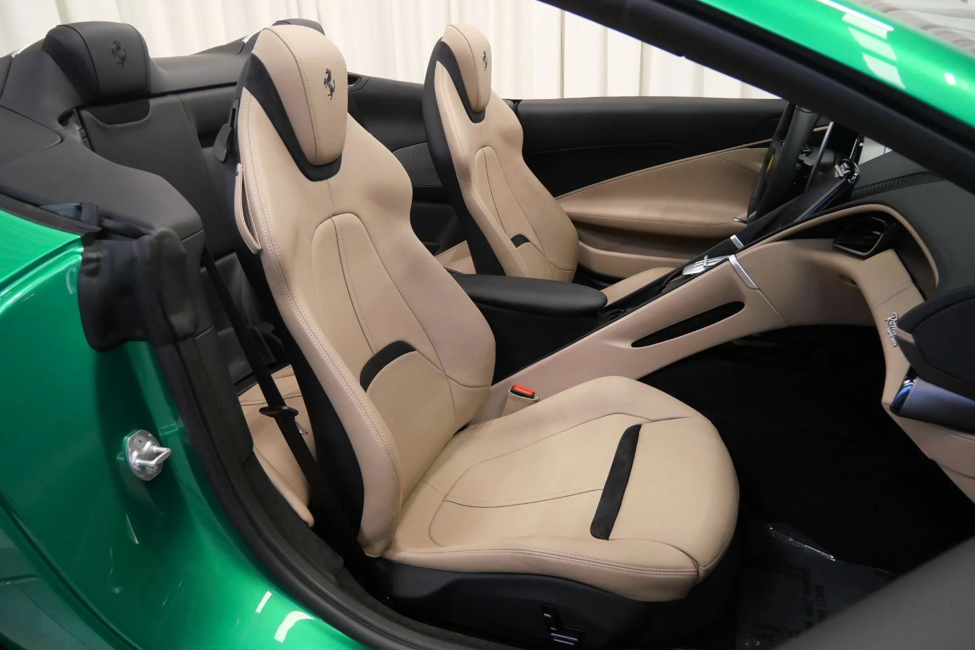mph022_1784487642_Used_2024_Ferrari_Roma_Spider_1760553098_aee765fa0d