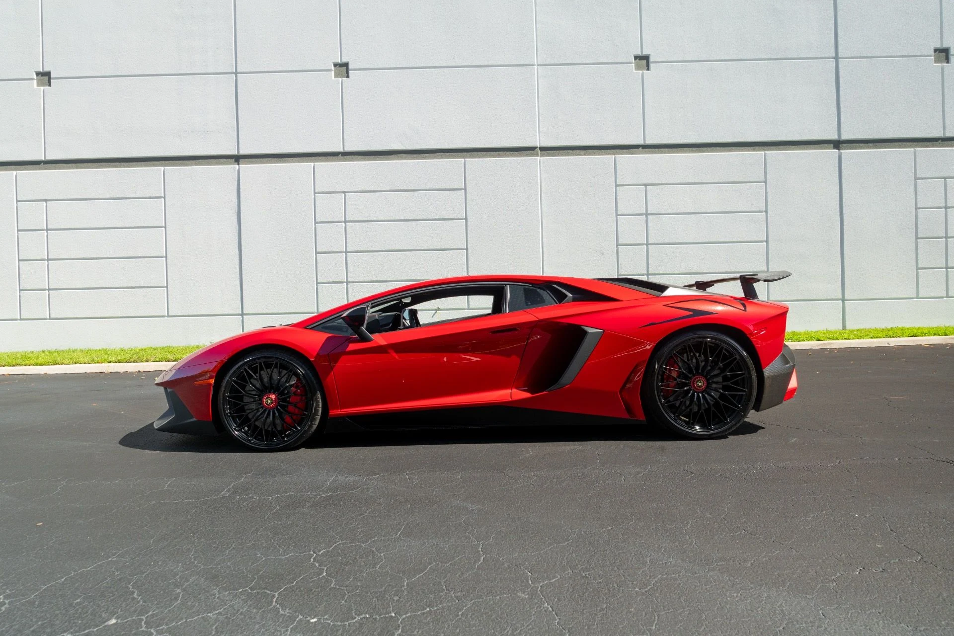 mph022_1795795372_Used_2016_Lamborghini_Aventador_LP_750_4_SV_1760392295_2daebb13c8