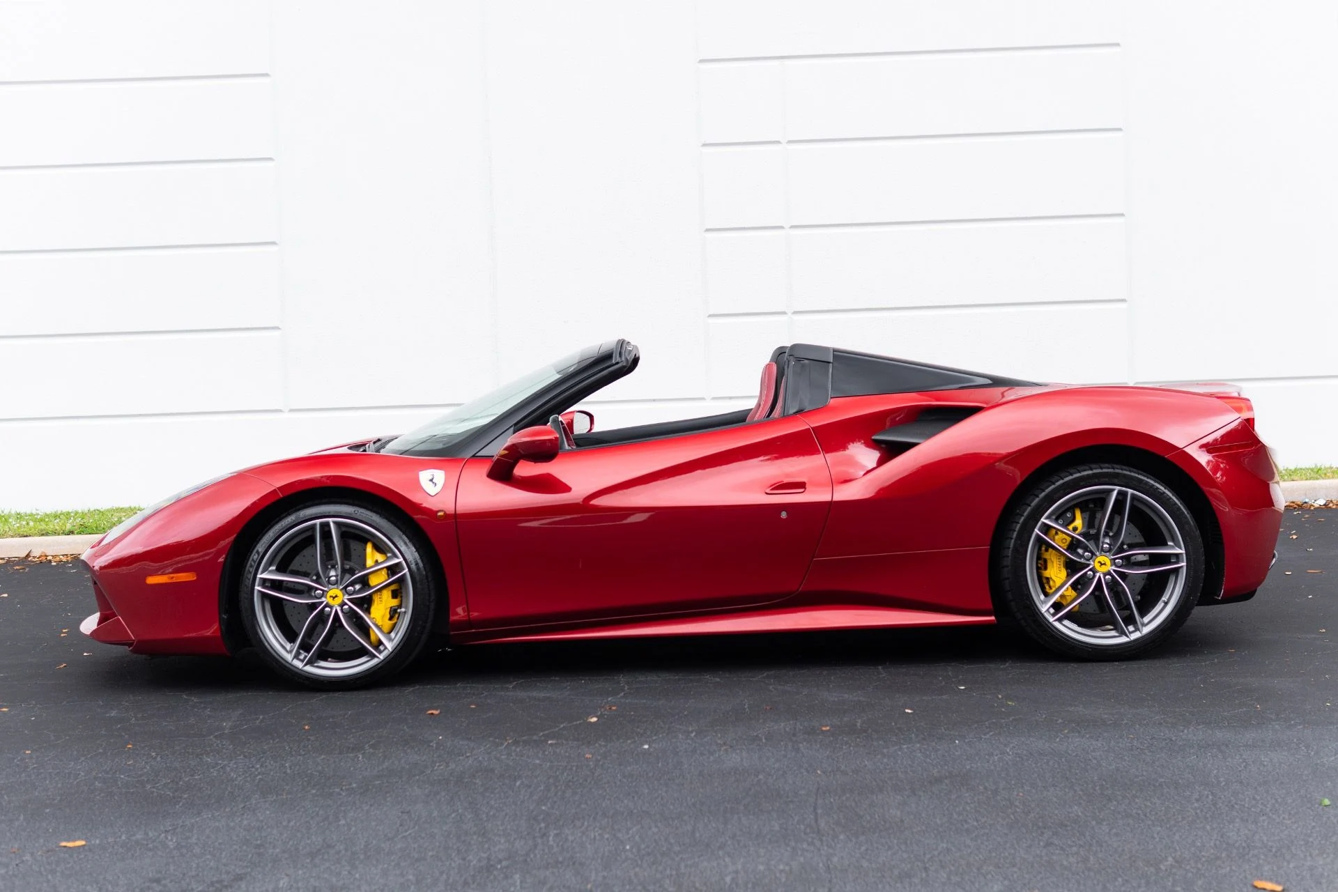 mph022_1797394022_Used_2019_Ferrari_488_Spider_1775191642_00722fe69a