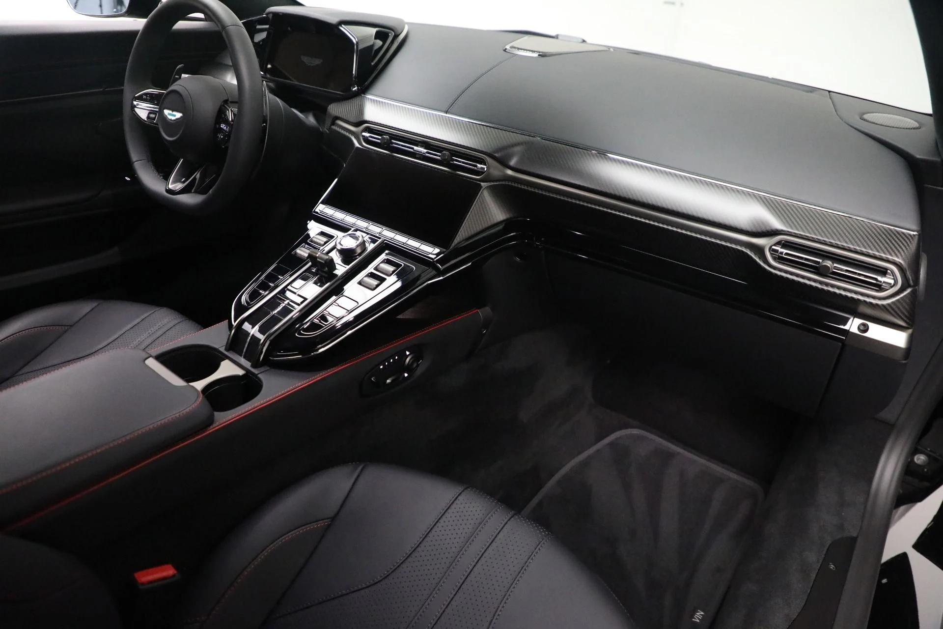 mph022_1810059962_New_2025_Aston_Martin_Vantage_860dfdaa28