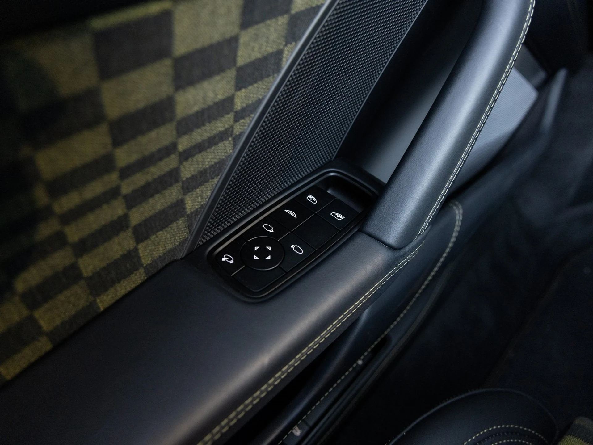 mph022_1817925597_23_4e8c494d05