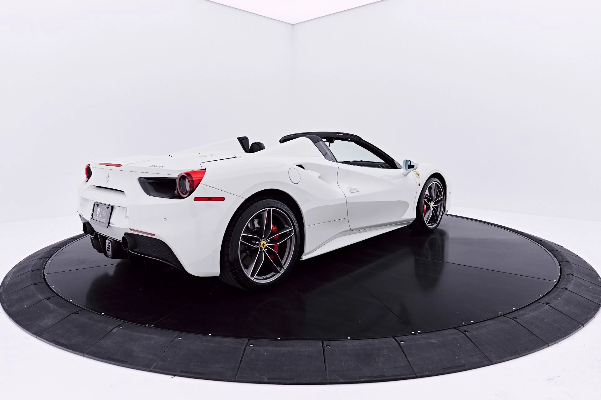 mph022_1818053625_Used_2019_Ferrari_488_Spider_Base_1782196624_97b0a8d3c2