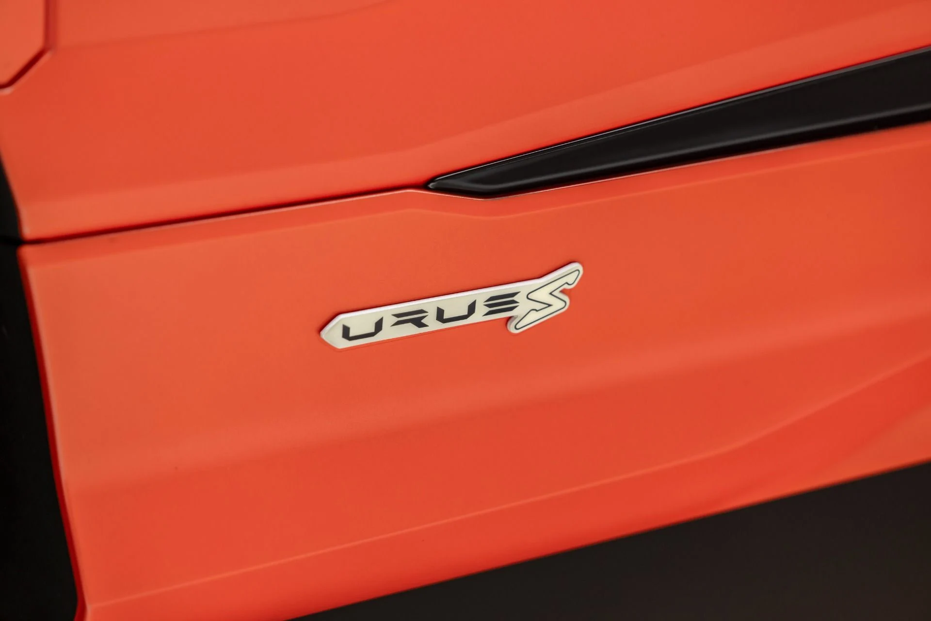 mph022_1821621100_Used_2024_Lamborghini_Urus_S_1766449487_a43f2c33d5