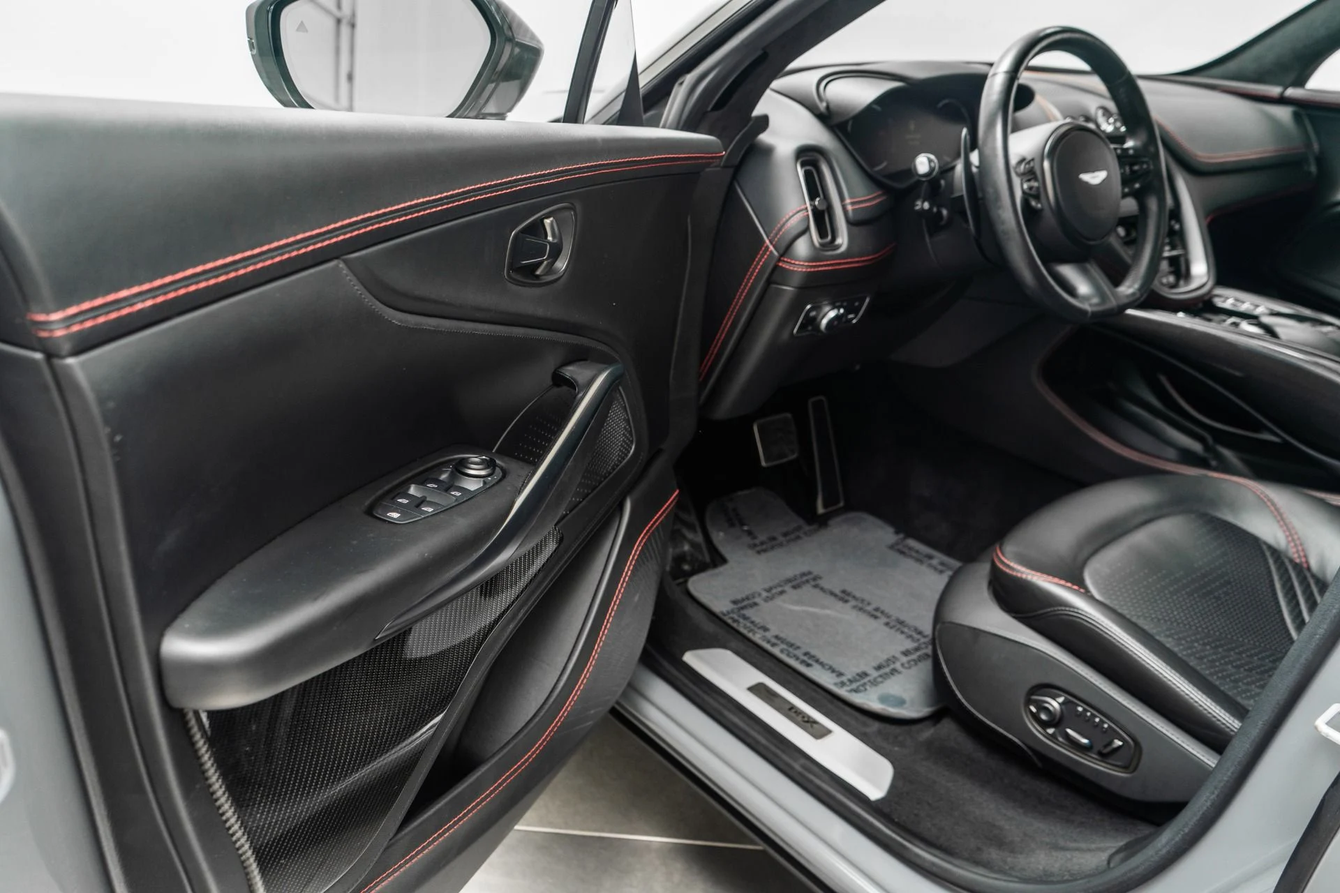 mph022_1822813147_Used_2022_Aston_Martin_DBX_1755547970_6226fe6d00