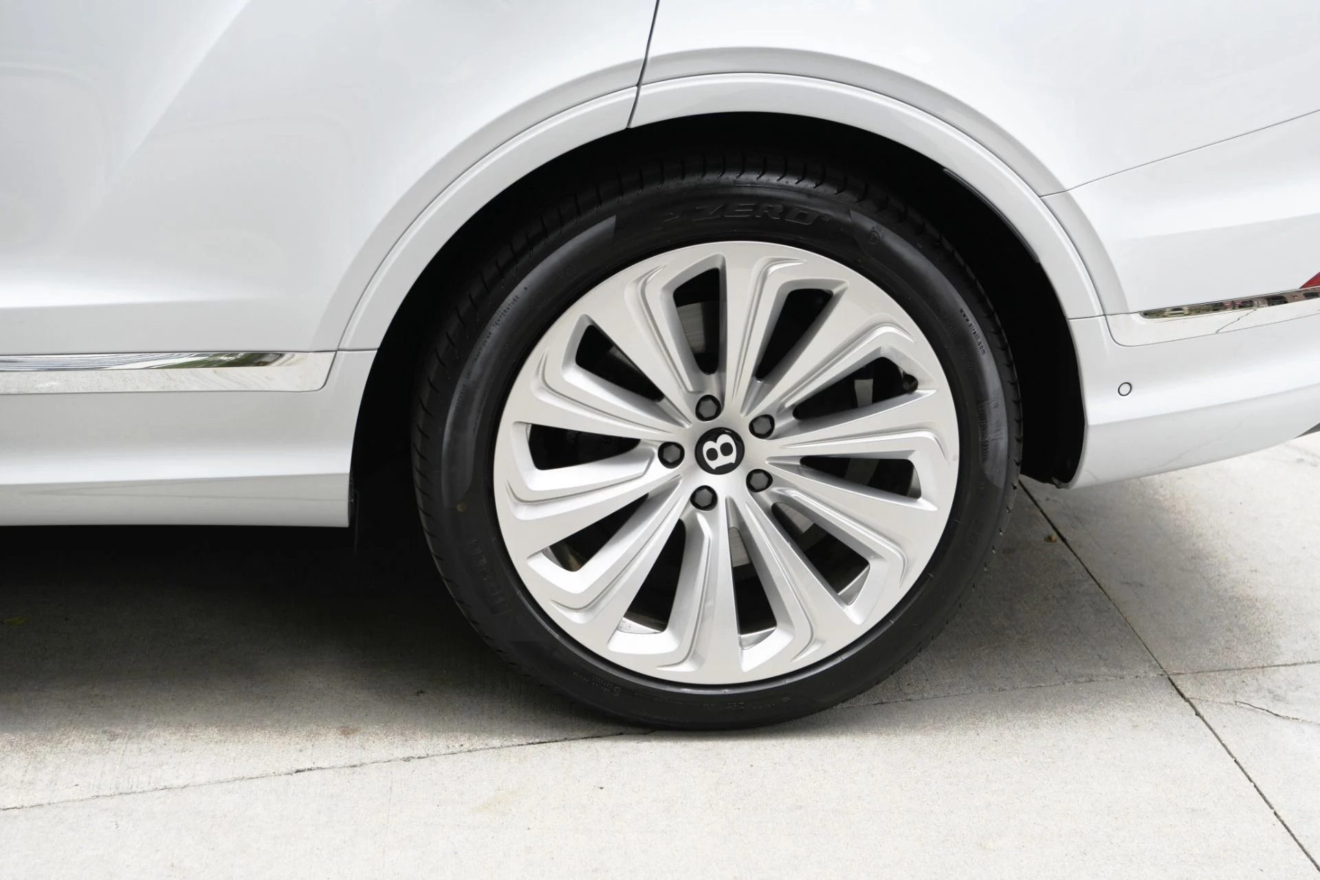 mph022_1830751214_Used_2024_Bentley_Bentayga_Azure_V8_1756931594_e30447ea56