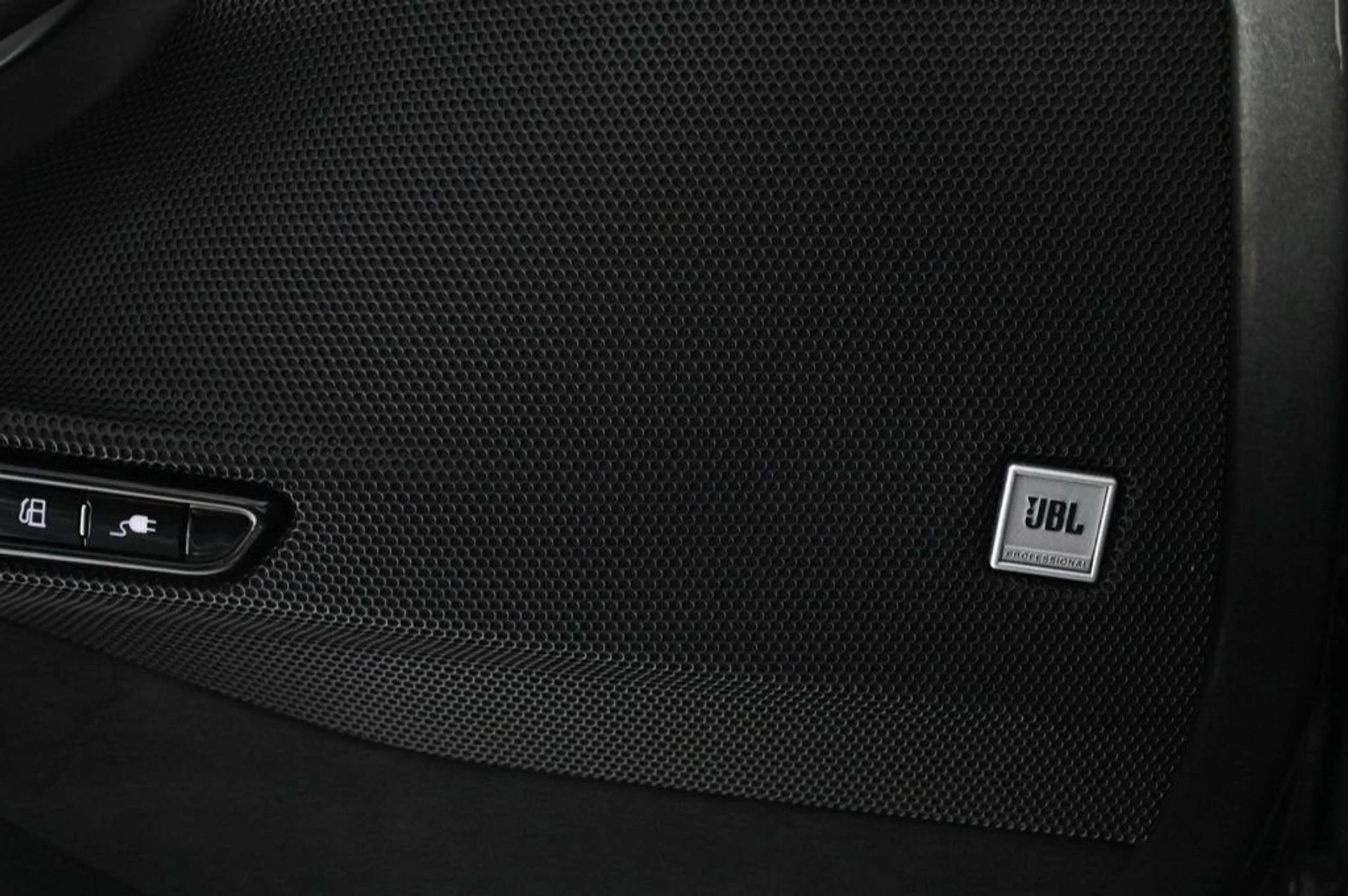 mph022_1831678274_02a8435765804daa81416b967e2803c5_d02953b497