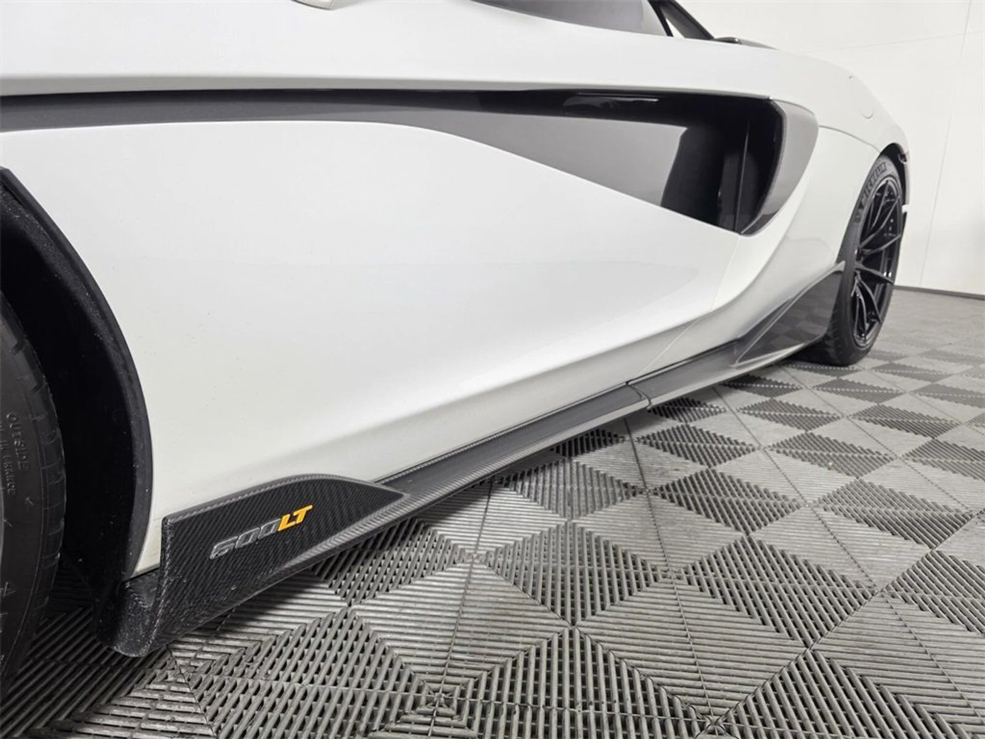 mph022_1835538657_d420deaa51c85d36a2b13c6c4b346f9c_48057f70ab