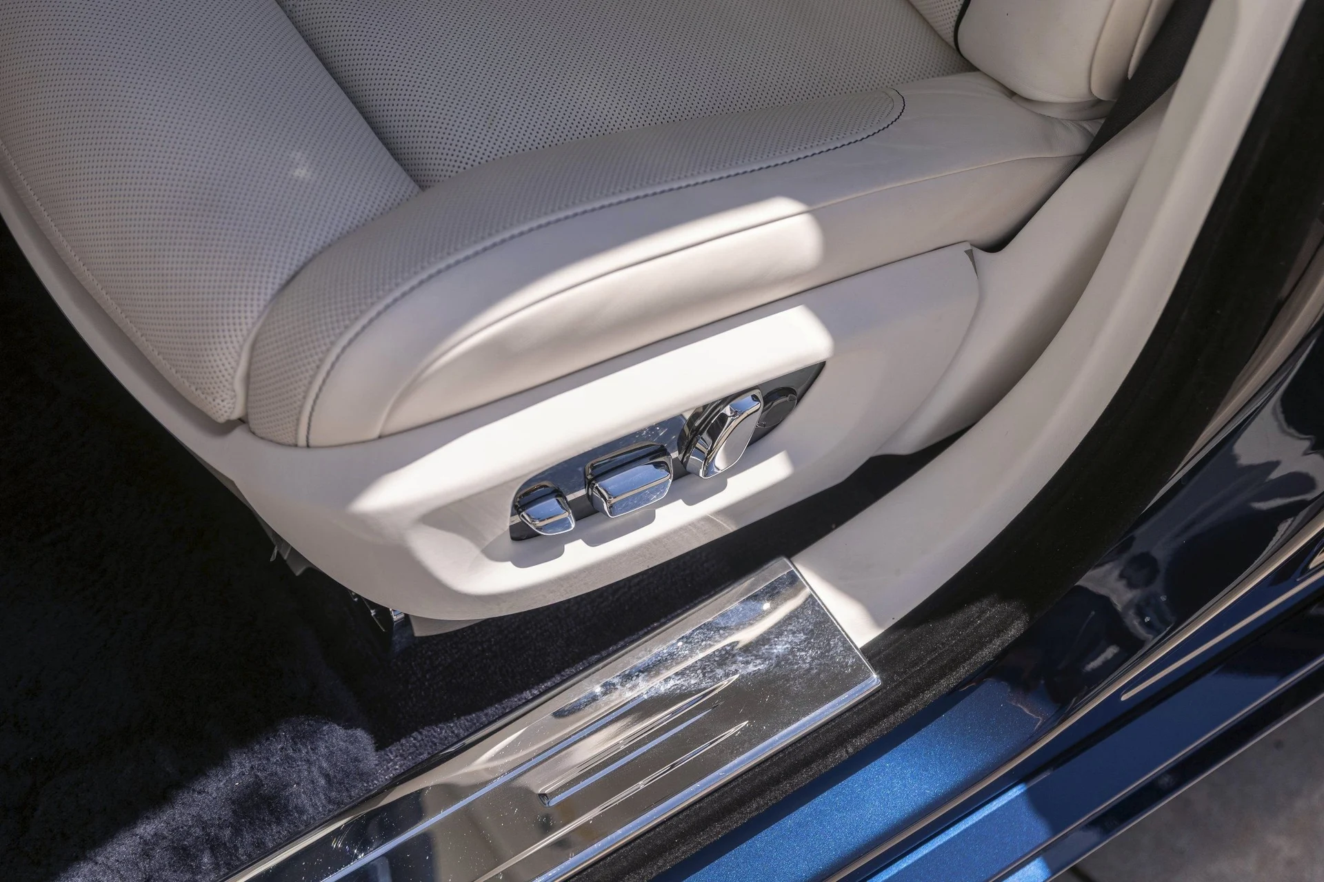 mph022_1835815712_Hi_Tech_Luxury_Imports_LLC_SCA_13_GZ_03_SU_230190_image_22_76ff4aa620