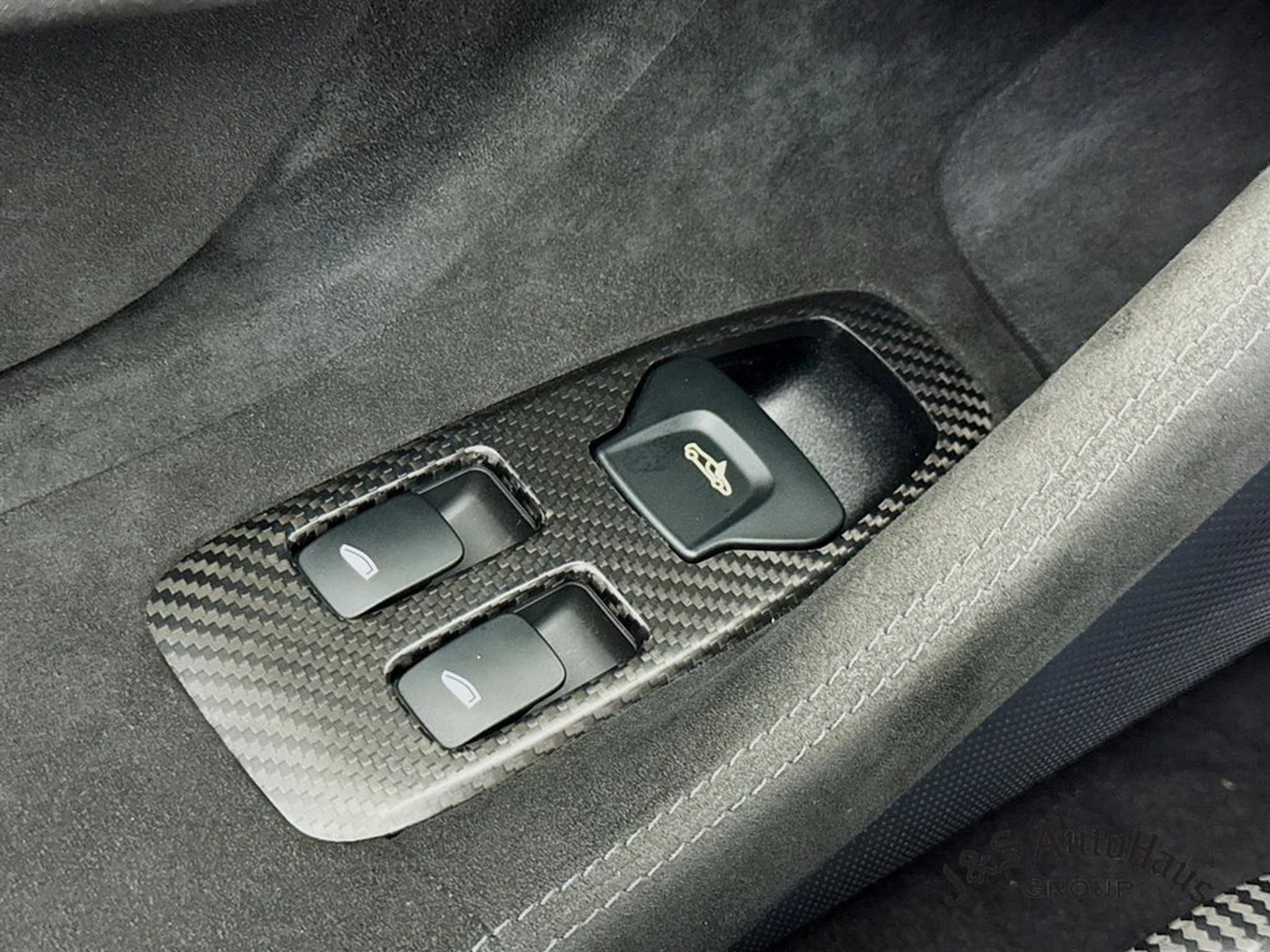 mph022_1842705616_v70n9upgz03eiwmkczyuvdf1rx9y_811880056d