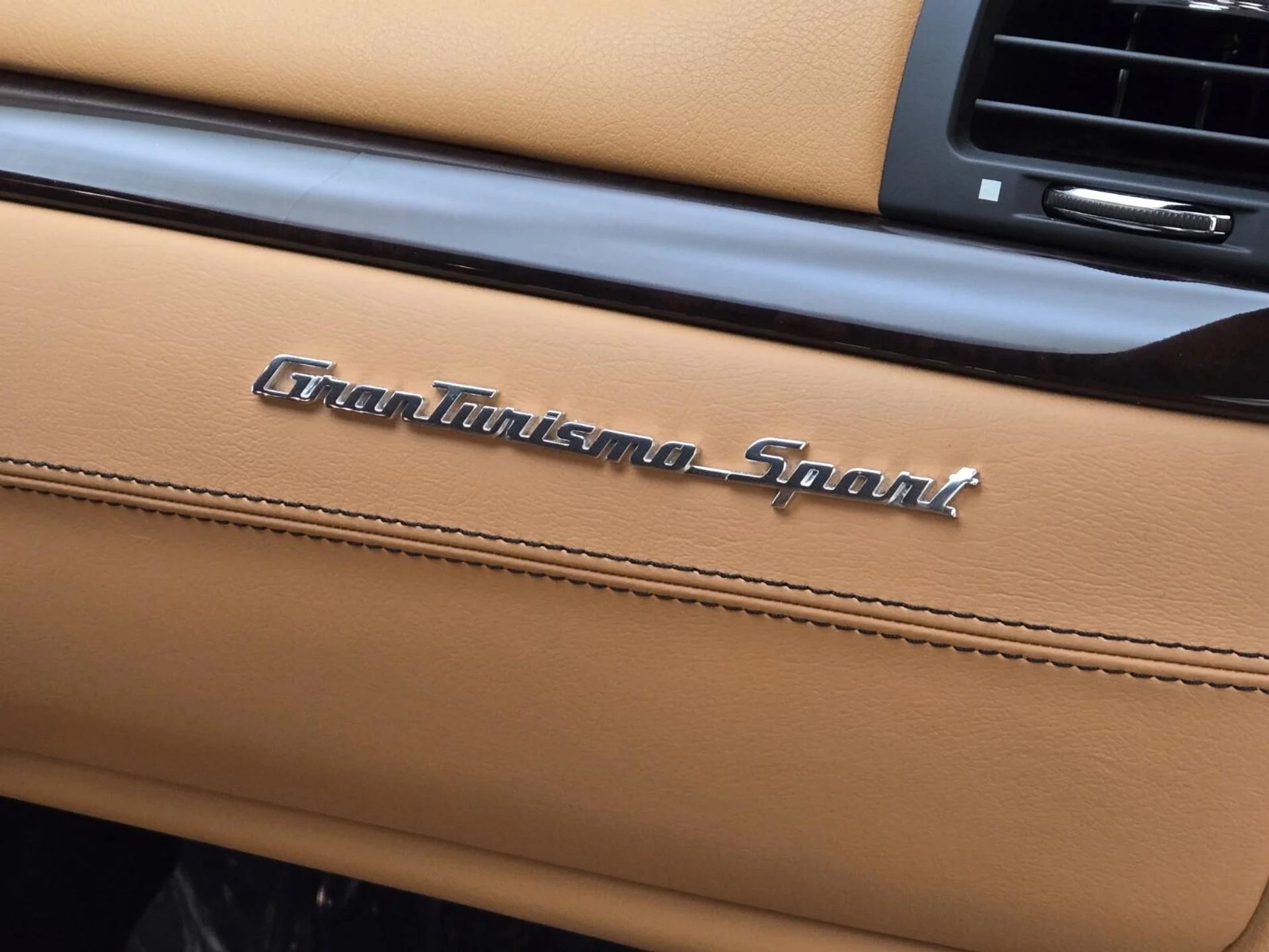 mph022_1865113726_Used_2018_Maserati_Gran_Turismo_Sport_1754375093_4ef7a5446f