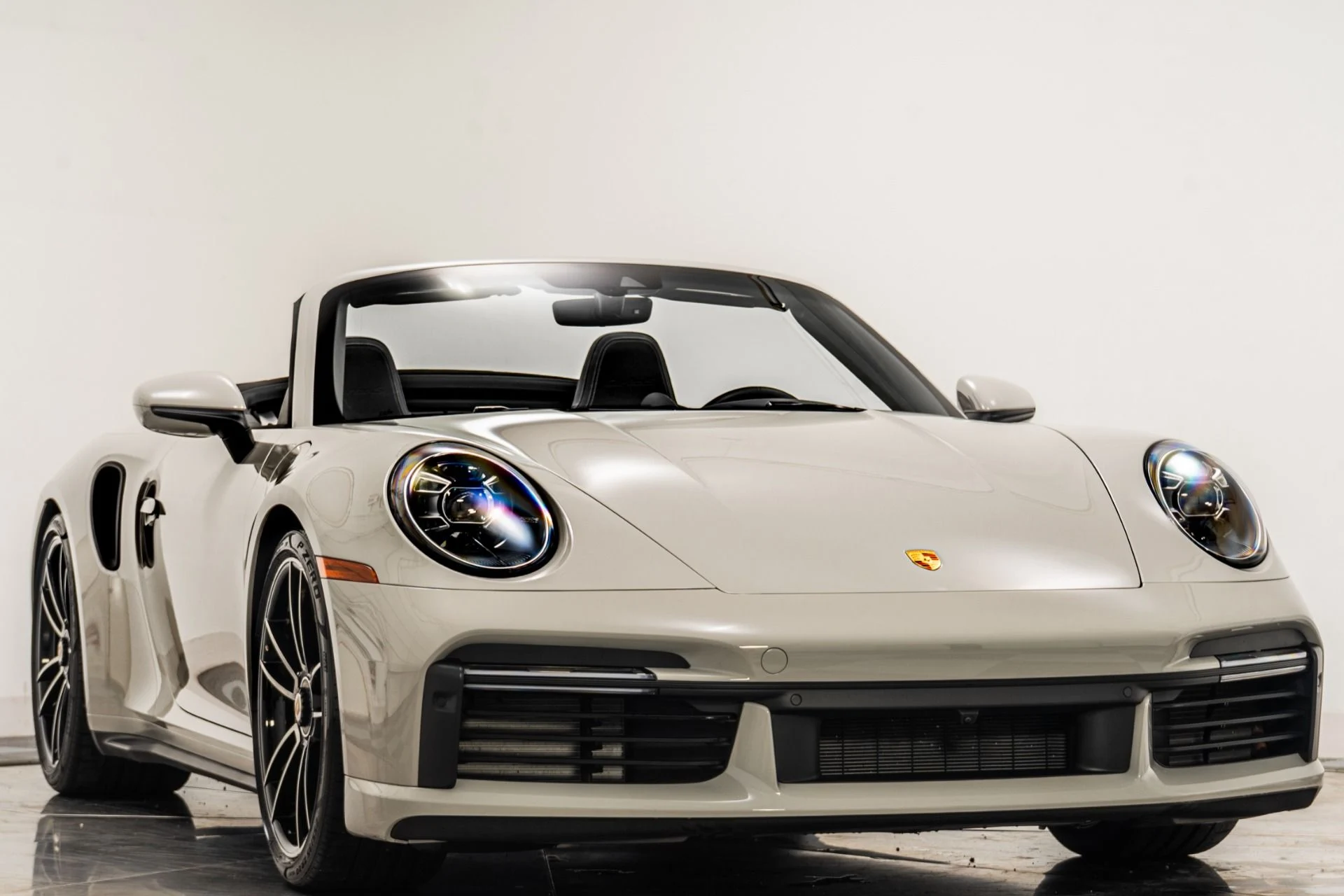 mph022_1867782346_Used_2023_Porsche_911_Turbo_S_Cabriolet_1759781880_72520d50e3