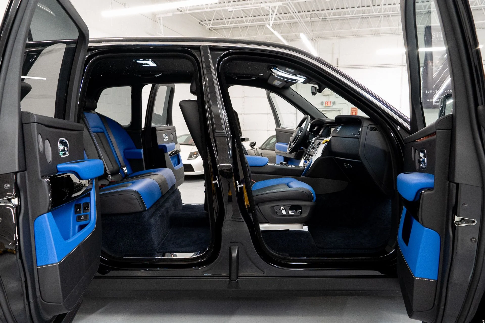 mph022_1872664235_Used_2022_Rolls_Royce_Cullinan_1772571320_7901b47128