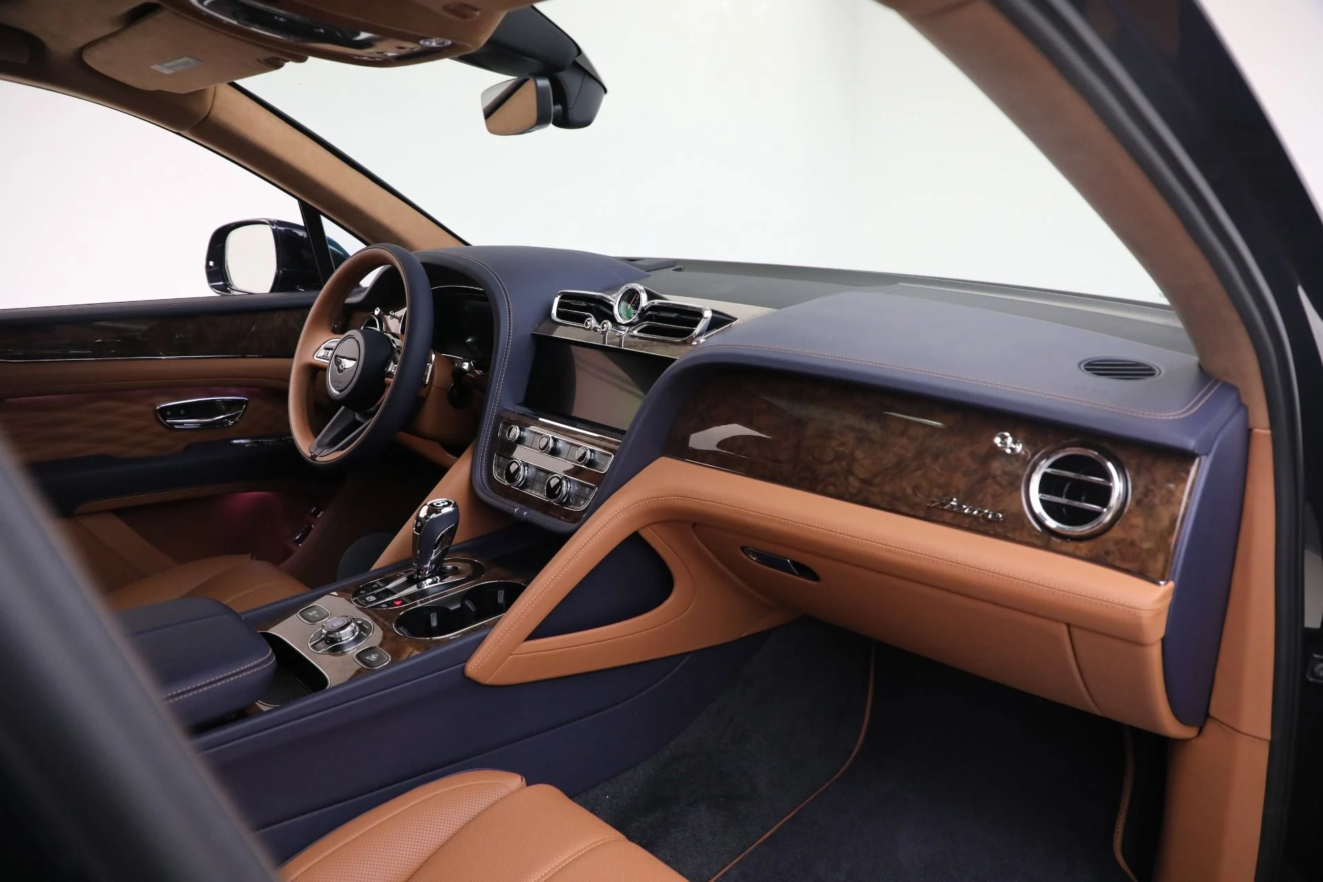 mph022_1881662193_New_2025_Bentley_Bentayga_Azure_V8_1762363216_ef92ca1d3a