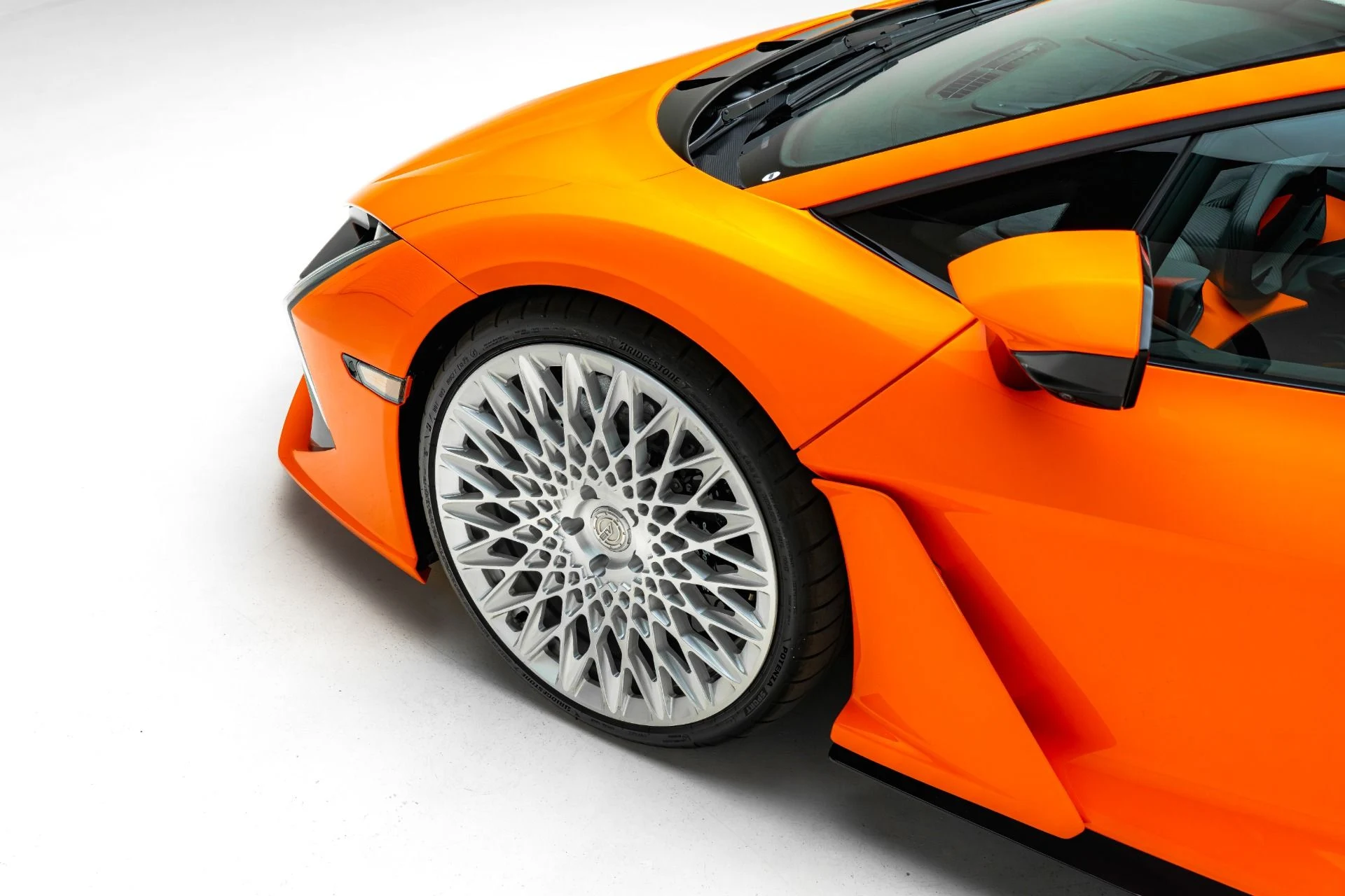 mph022_1886432928_Used_2024_Lamborghini_Revuelto_1781129539_7634530768