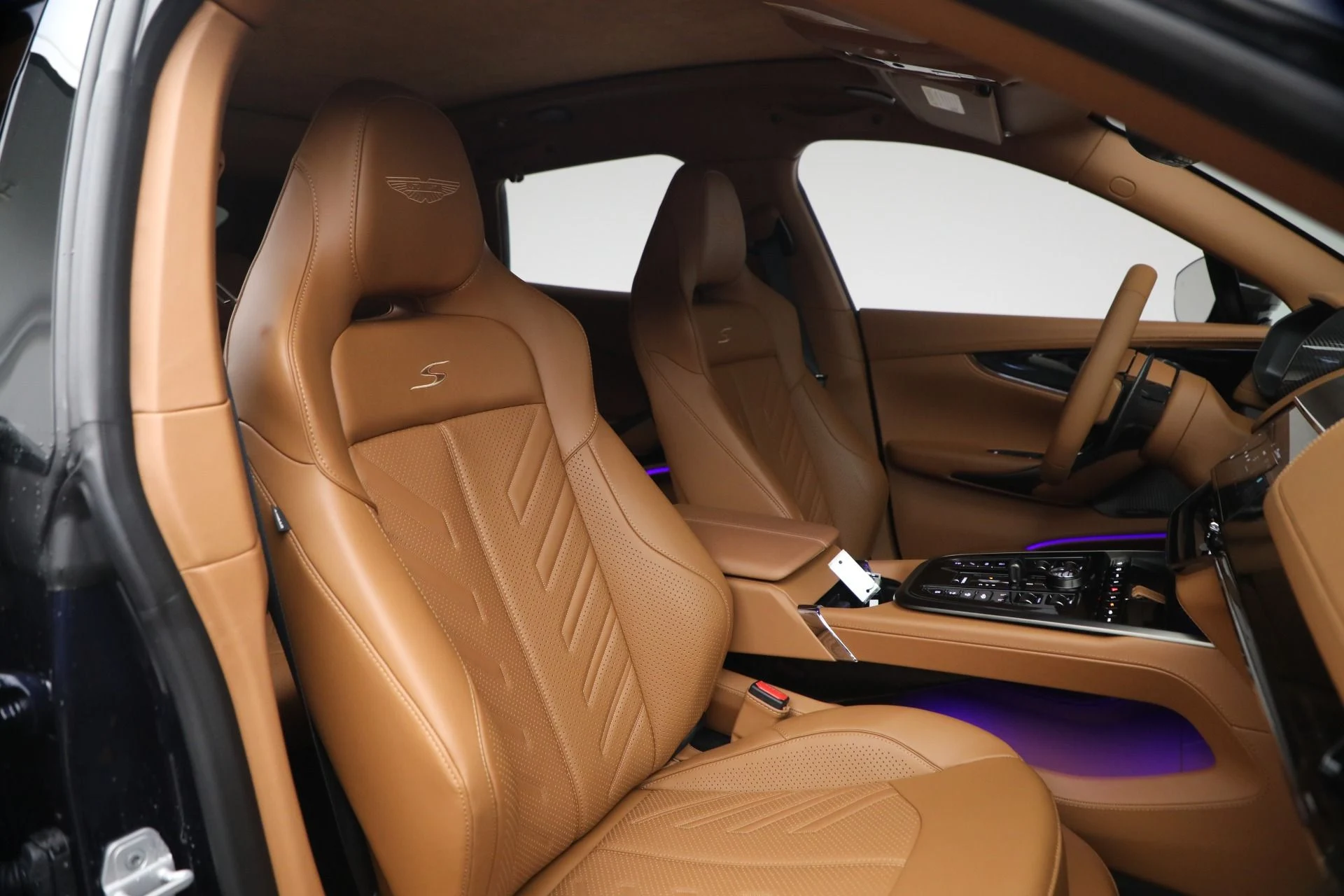 mph022_1886658594_New_2026_Aston_Martin_DBX_S_1787860964_85c977fd96