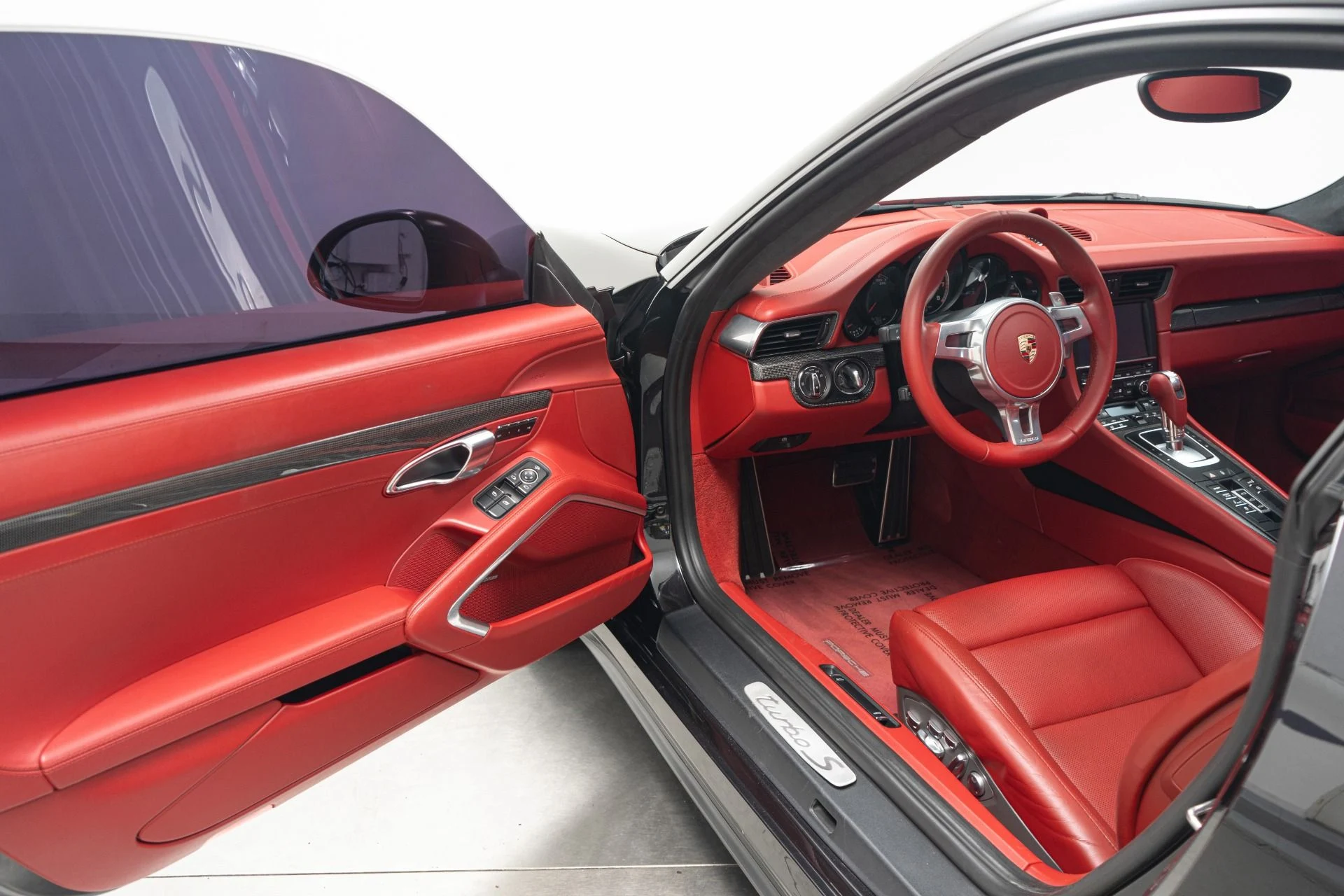 mph022_1888887348_Used_2014_Porsche_911_Turbo_S_560_Horsepower_Natural_Leather_Heated_and_Ventilated_Seats_1776370502_421680463e