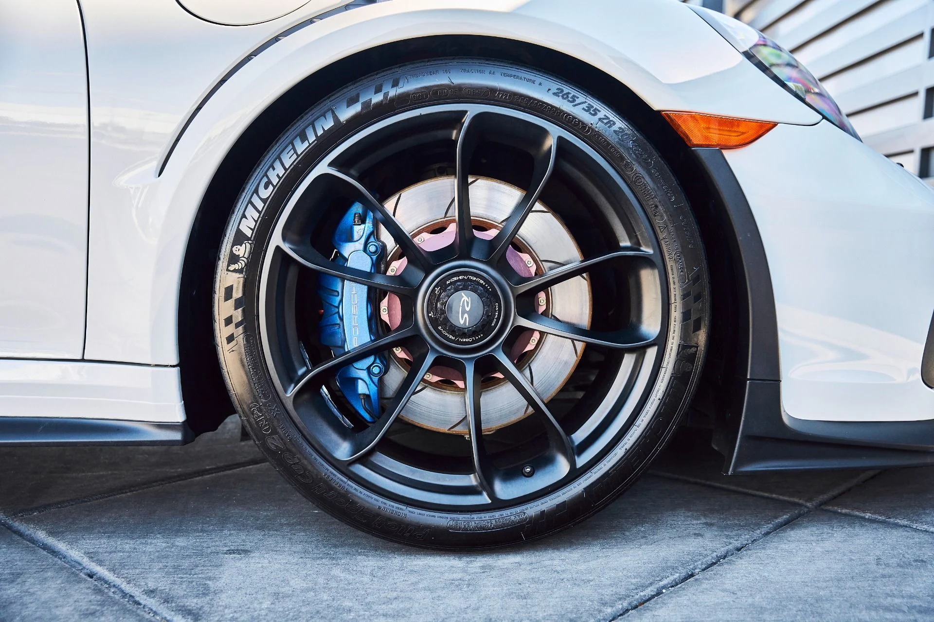 mph022_1889302017_Used_2019_Porsche_911_GT_3_RS_1780421824_4c2d7cb84f