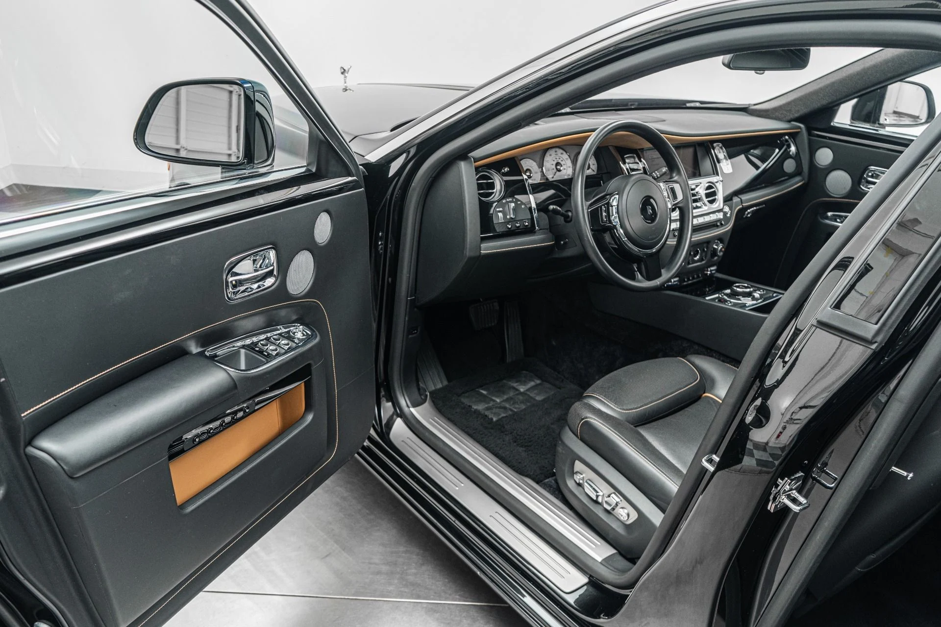 mph022_1892539644_Used_2017_Rolls_Royce_Ghost_Extended_Wheelbase_393_K_MSRP_Two_Tone_Paint_Rear_Chiller_1774532559_dde645da1e