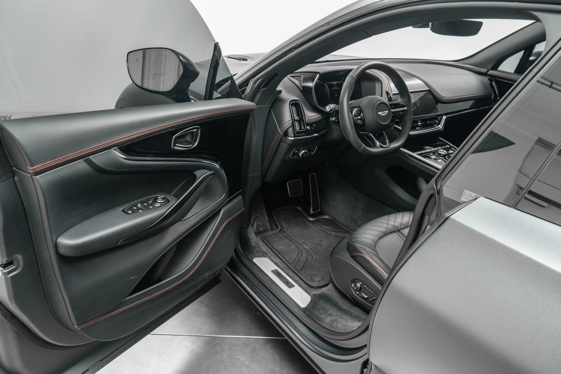 mph022_1916991410_Used_2025_Aston_Martin_DBX_707_23_Inch_Wheels_Factory_Matte_Paint_697_Horsepower_1774034848_7d2bec47e1