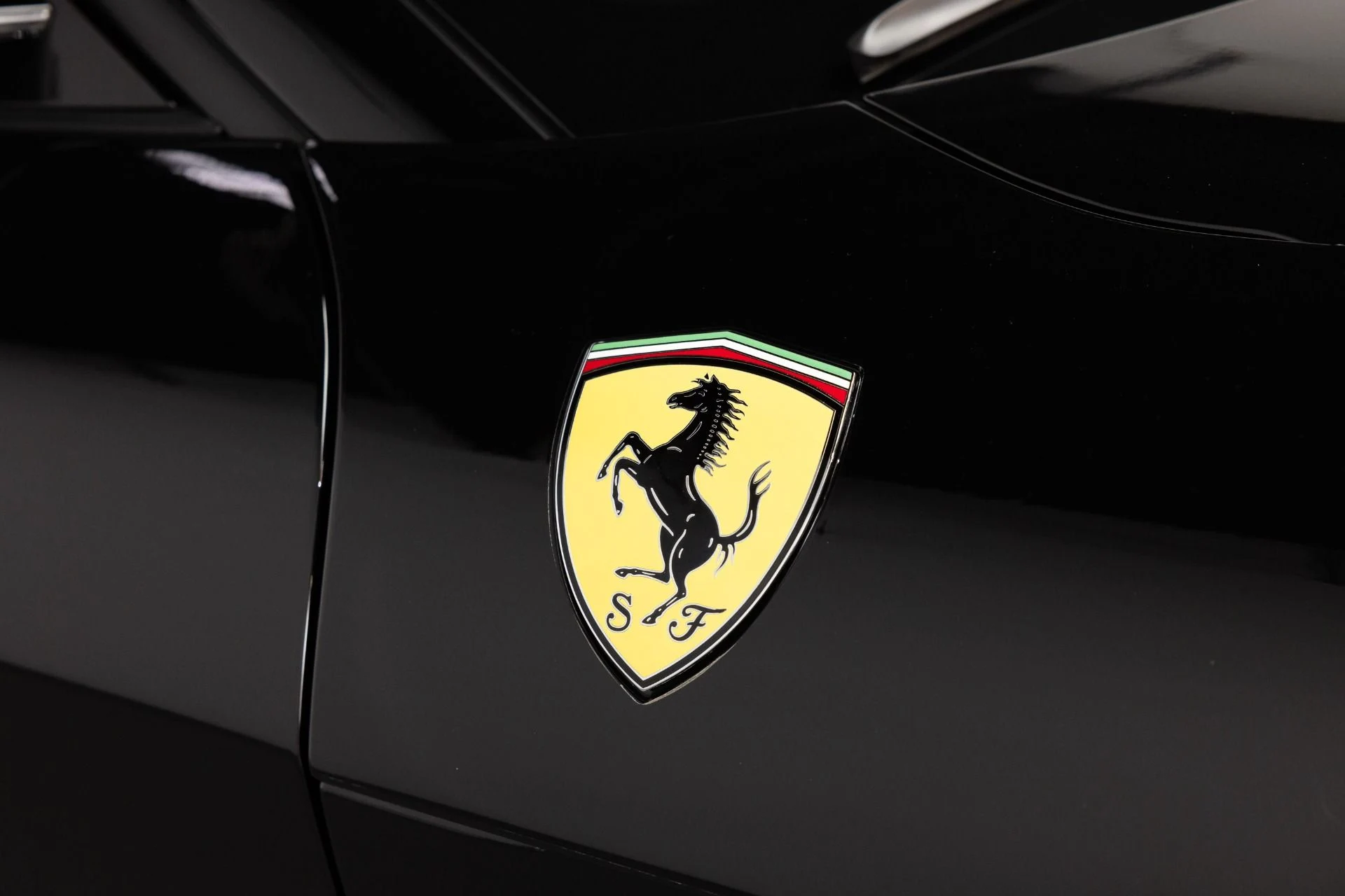 mph022_1920233771_Used_2014_Ferrari_F12berlinetta_1784559579_dbc5399f48